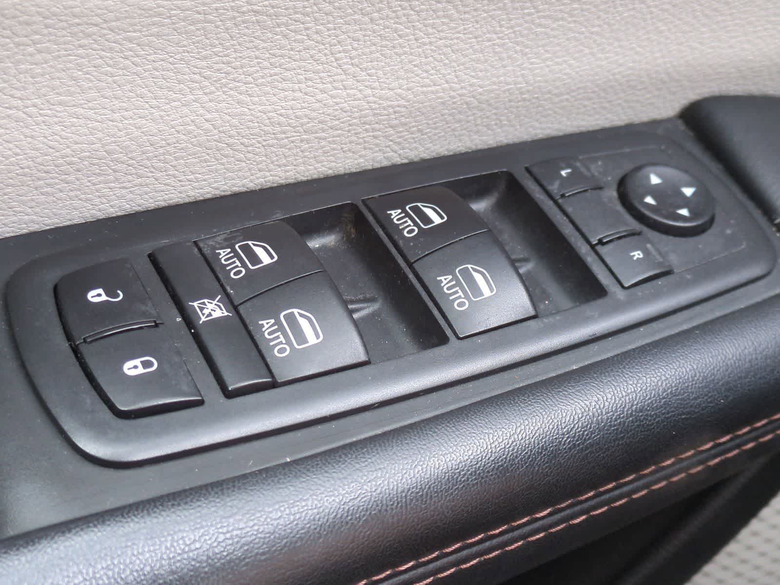 Thumbnail: 2018 Chrysler Pacifica - 26