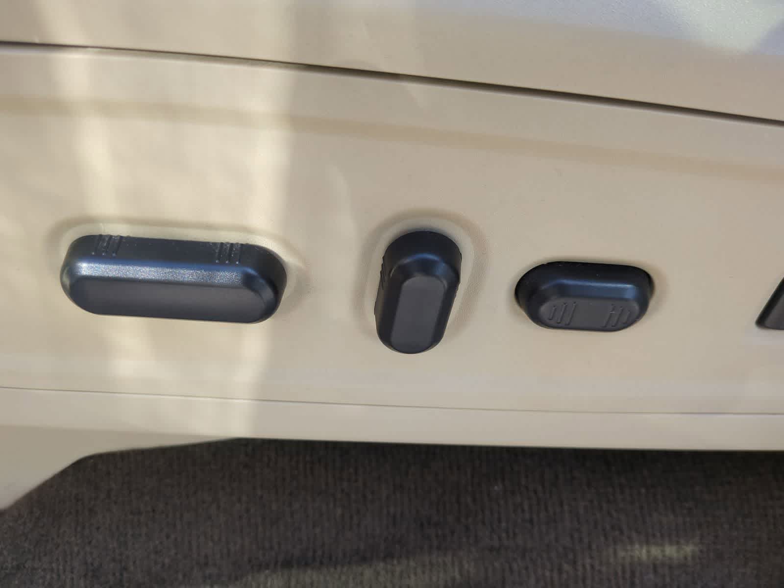 Thumbnail: 2016 Lincoln Navigator - 17