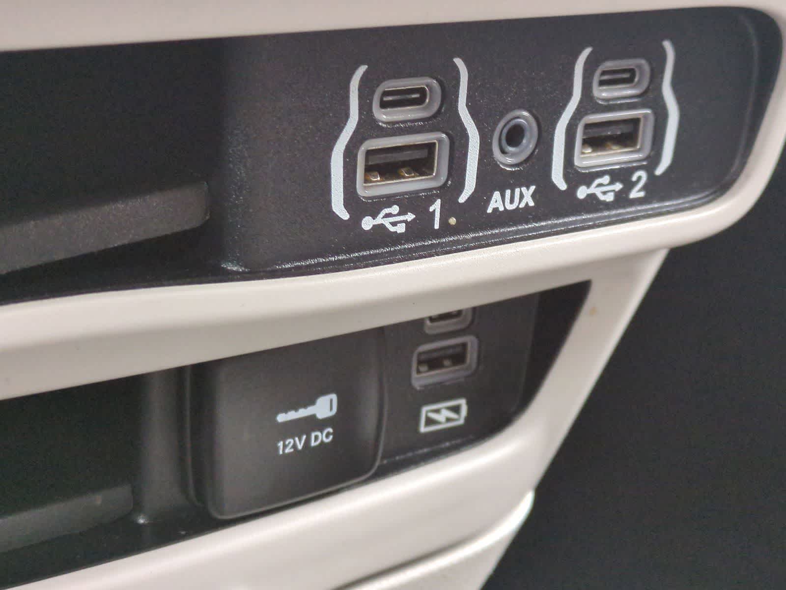 Thumbnail: 2022 Chrysler Pacifica - 31