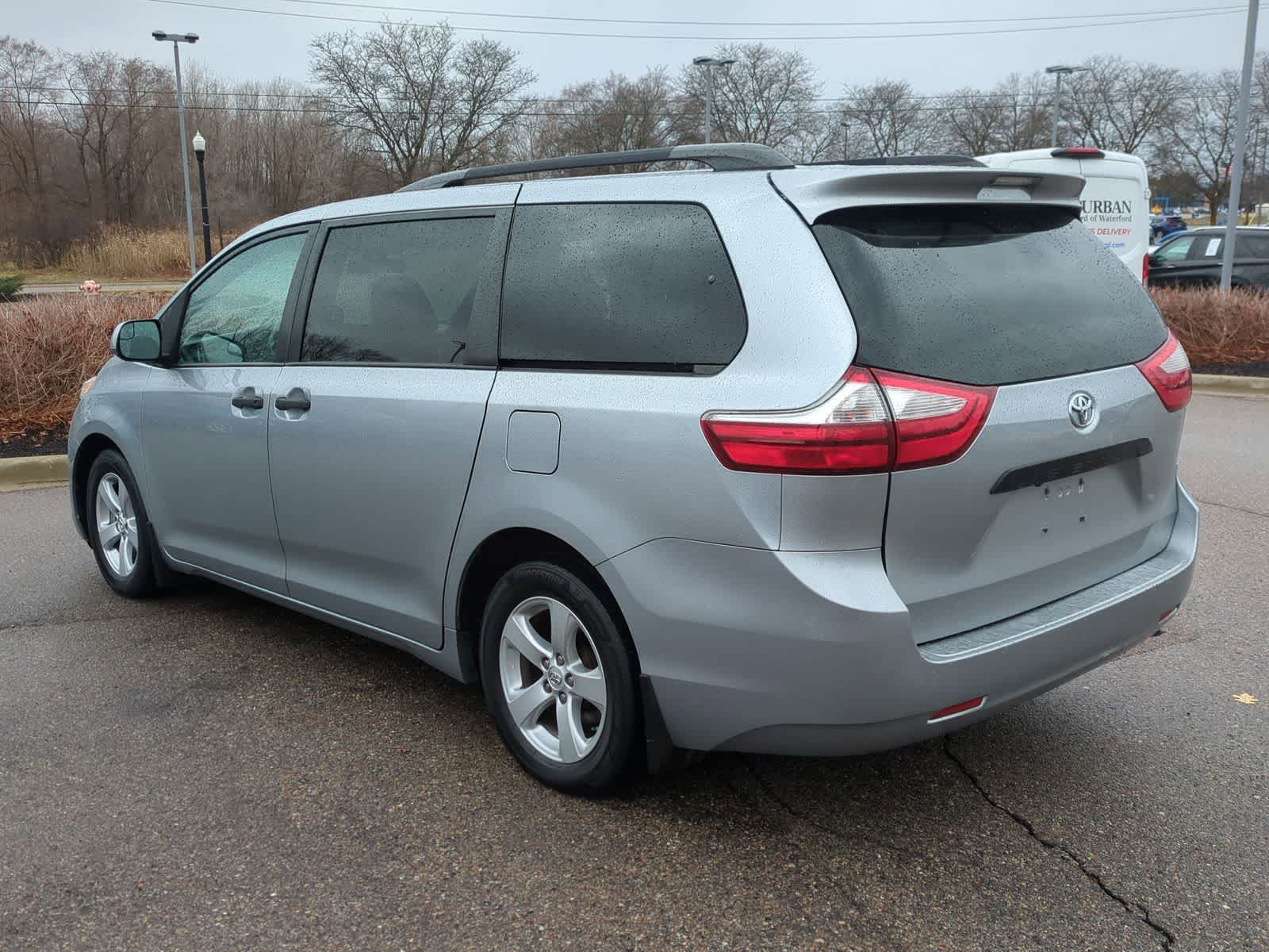 Thumbnail: 2016 Toyota Sienna - 6