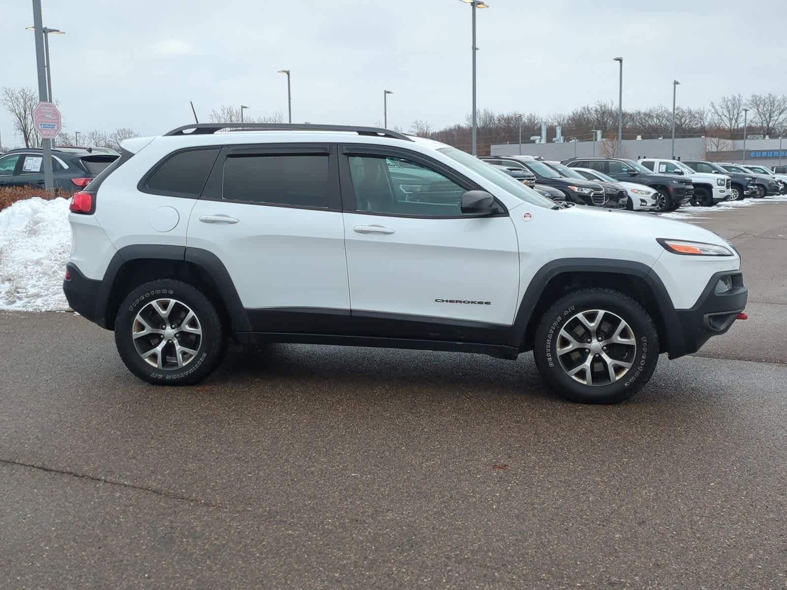 Thumbnail: 2017 Jeep Cherokee - 9