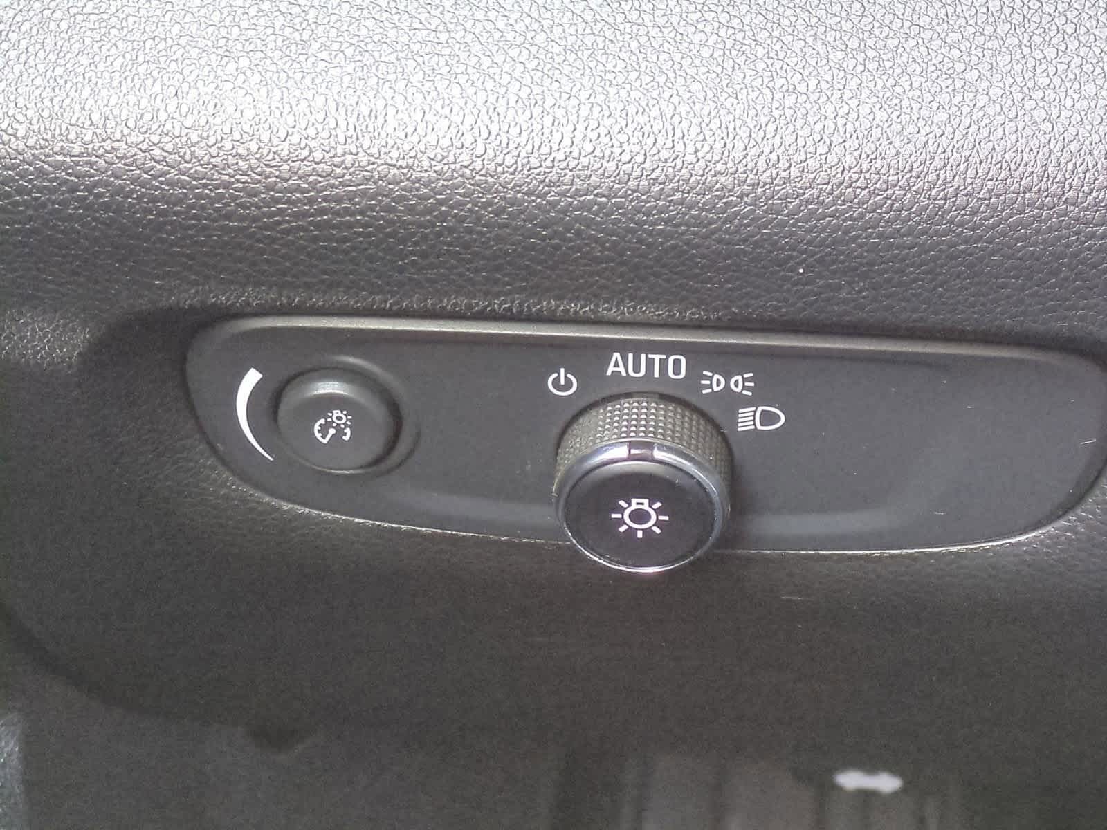 Thumbnail: 2018 Chevrolet Traverse - 31