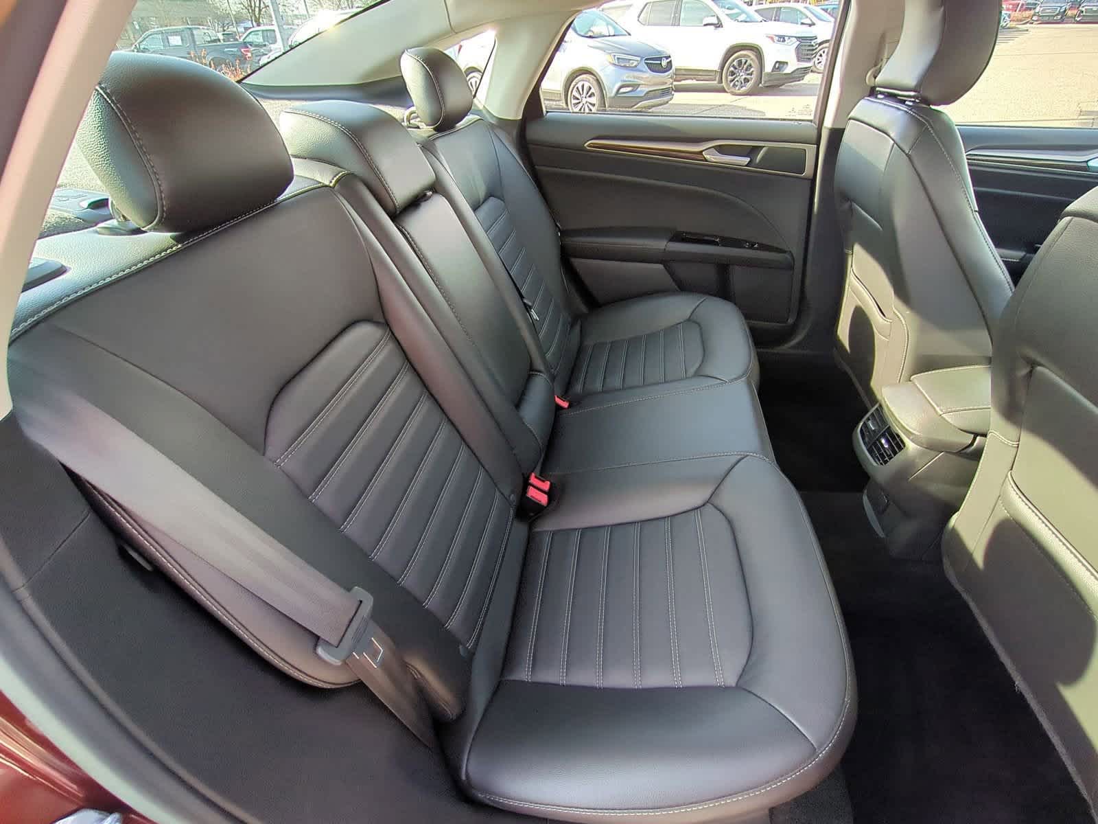 2015 Ford Fusion SE 21