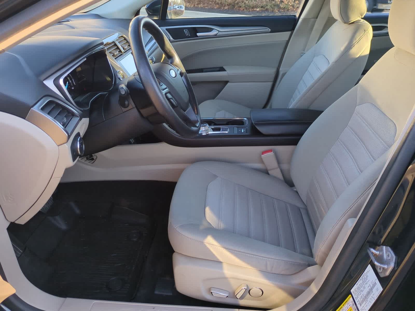 Thumbnail: 2020 Ford Fusion - 16