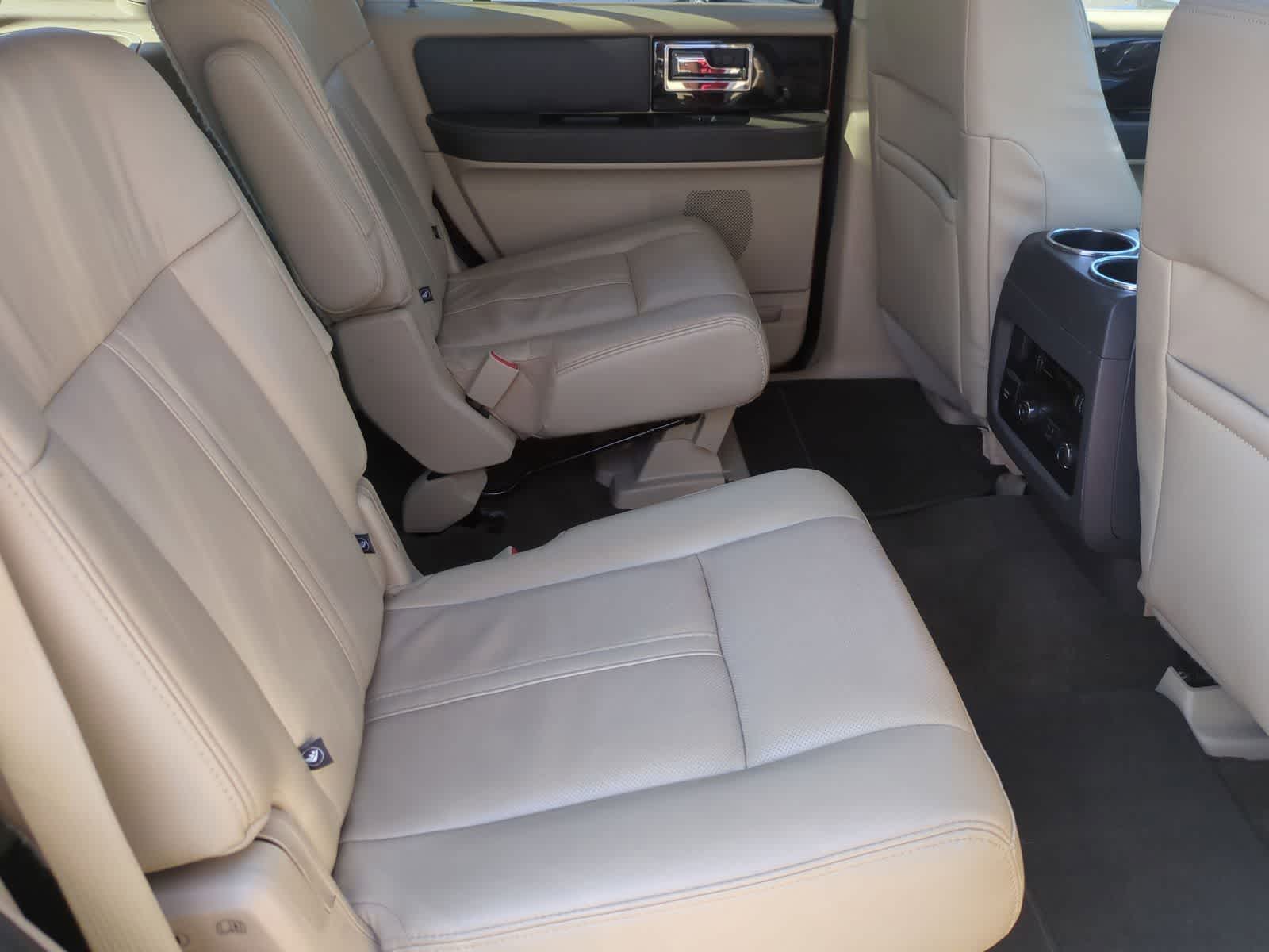 Thumbnail: 2016 Lincoln Navigator - 21