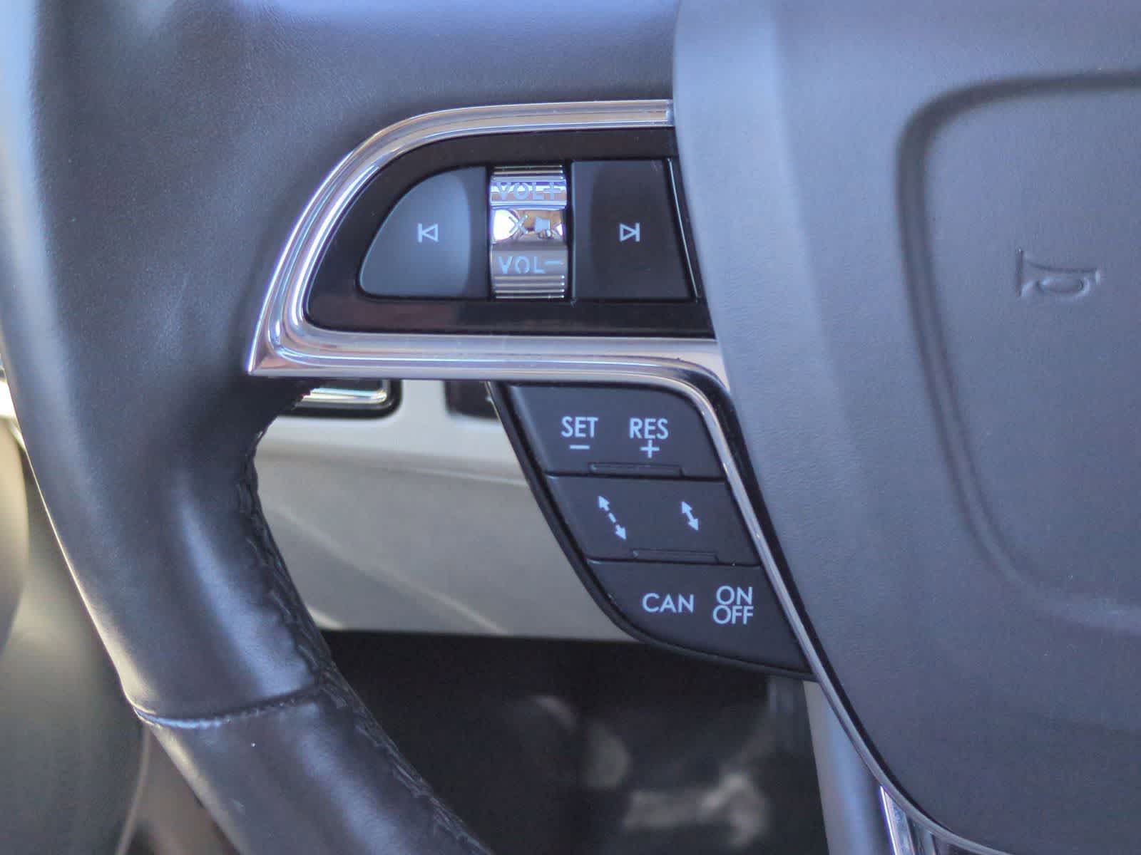 Thumbnail: 2021 Lincoln Navigator - 25