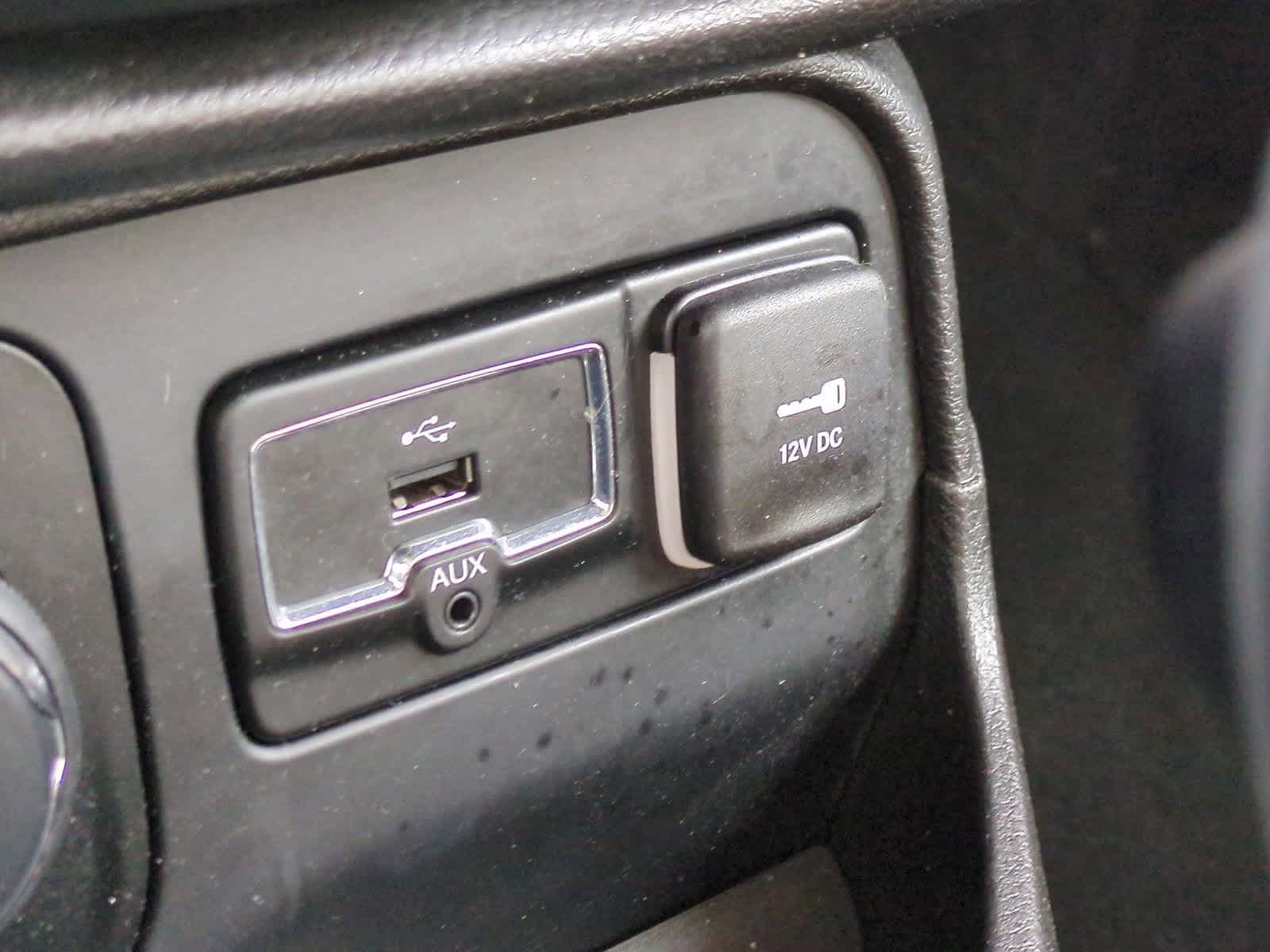 Thumbnail: 2015 Jeep Renegade - 31