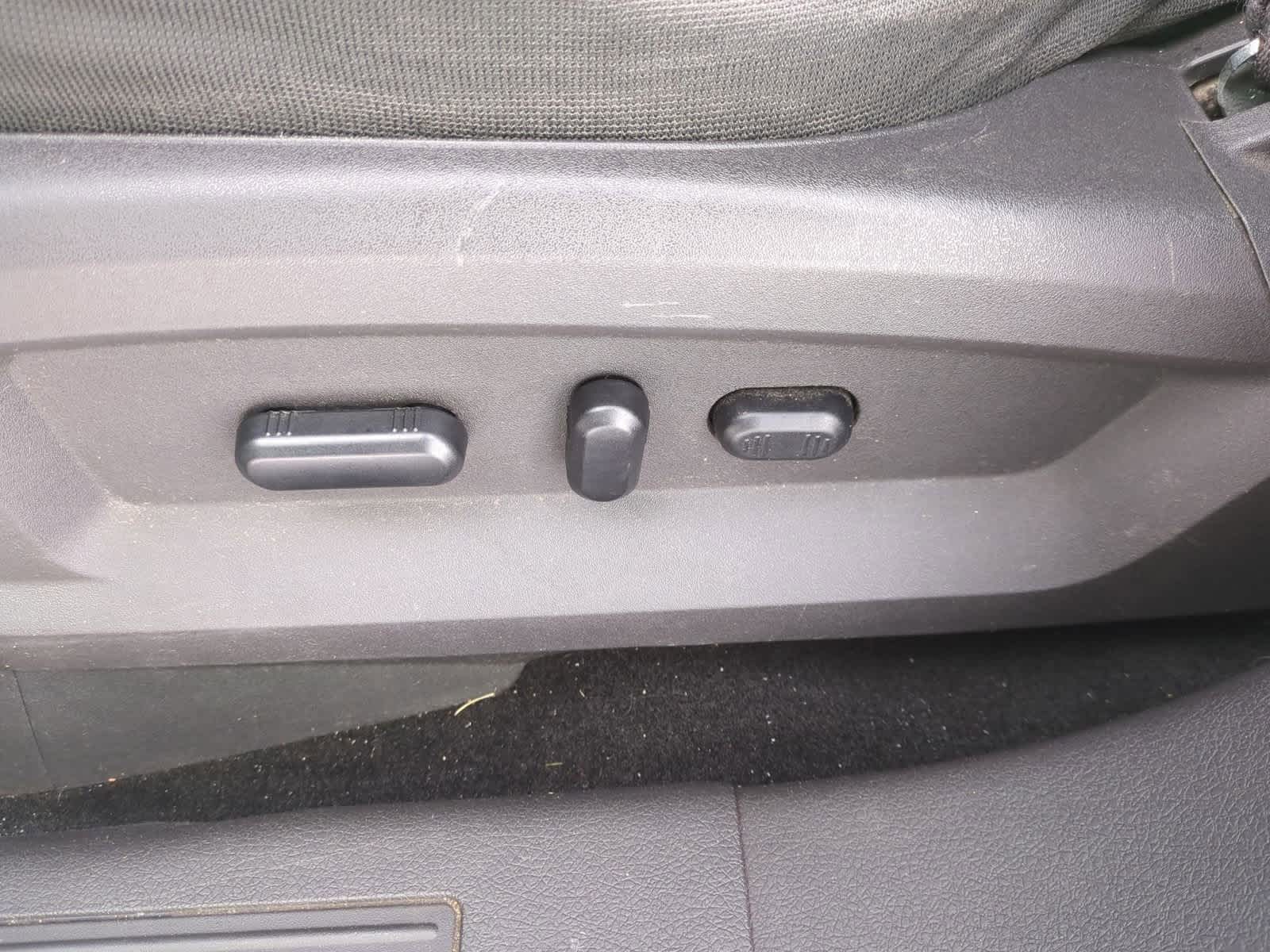 Thumbnail: 2013 Ford Edge - 16