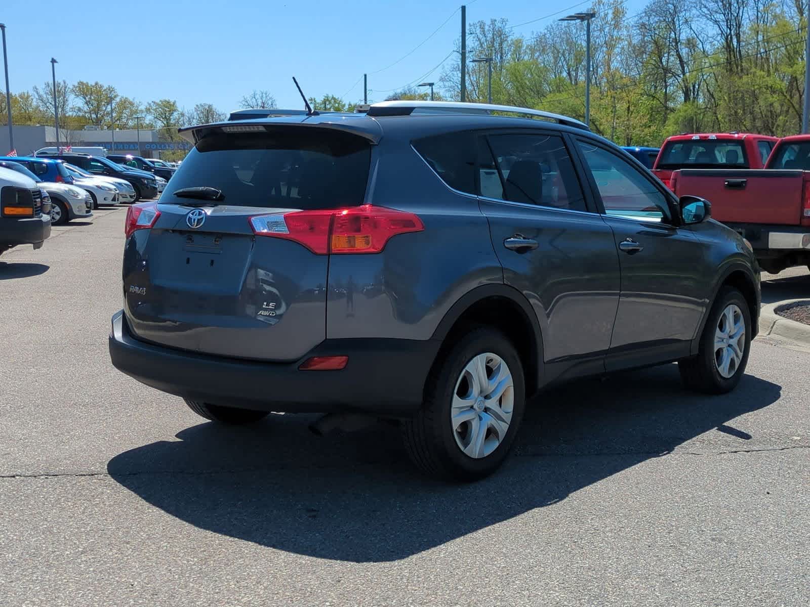 Thumbnail: 2015 Toyota RAV4 - 8