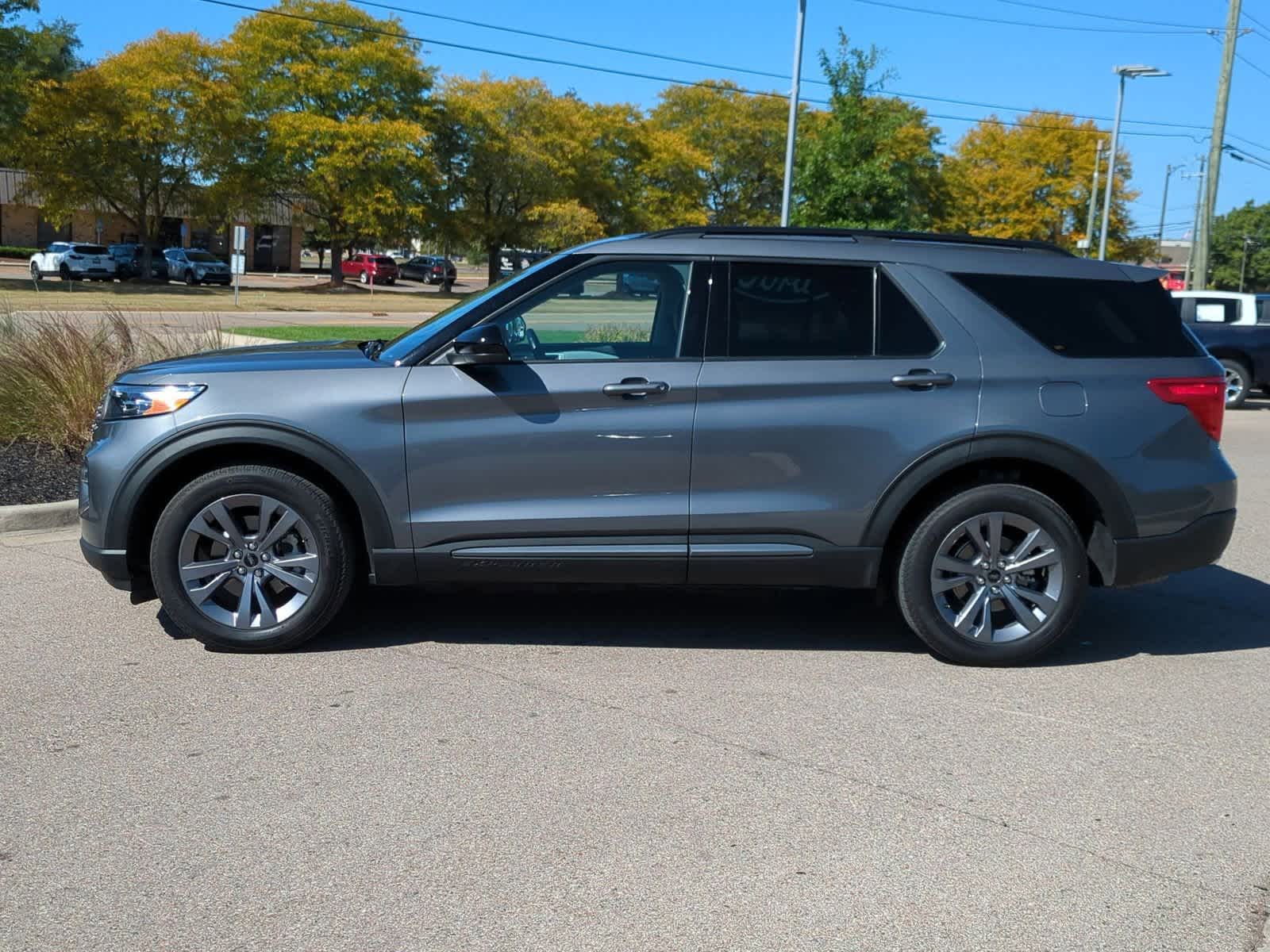 Thumbnail: 2022 Ford Explorer - 5