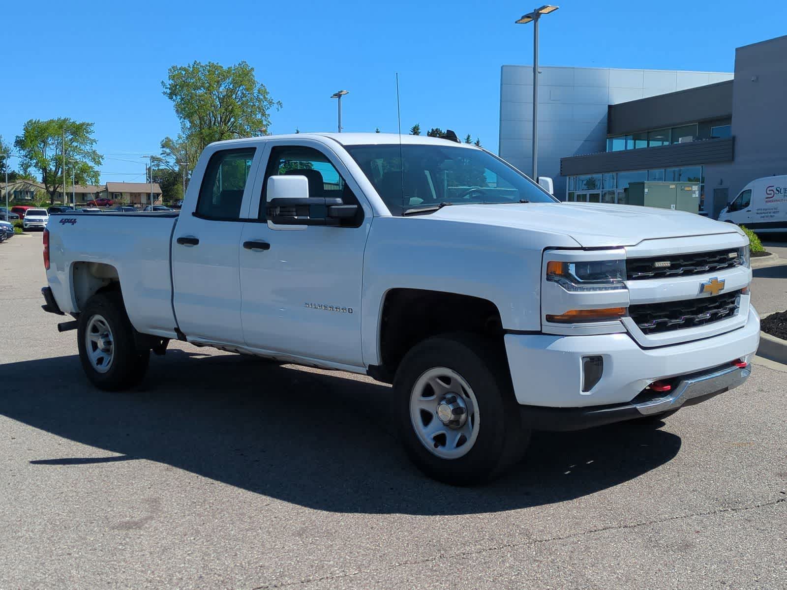 Thumbnail: 2018 Chevrolet Silverado 1500 - 2