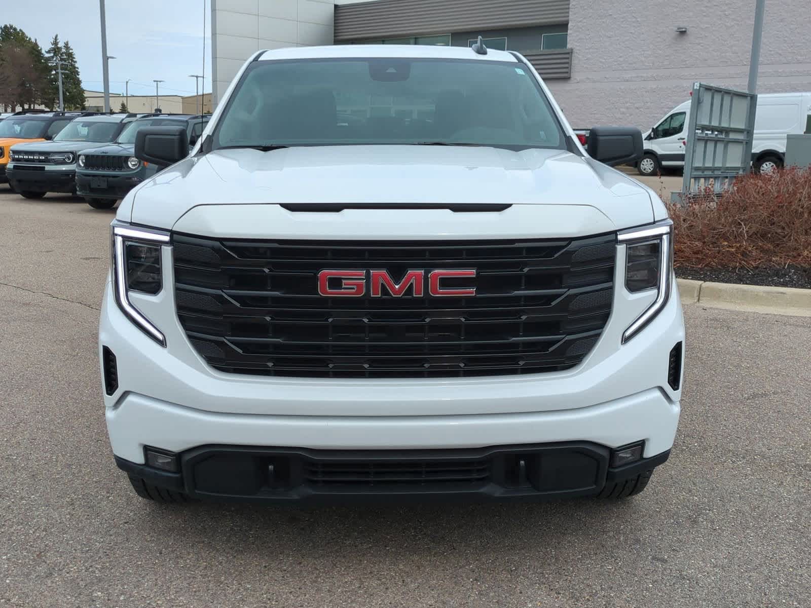 2025 GMC Sierra 1500 Elevation 3
