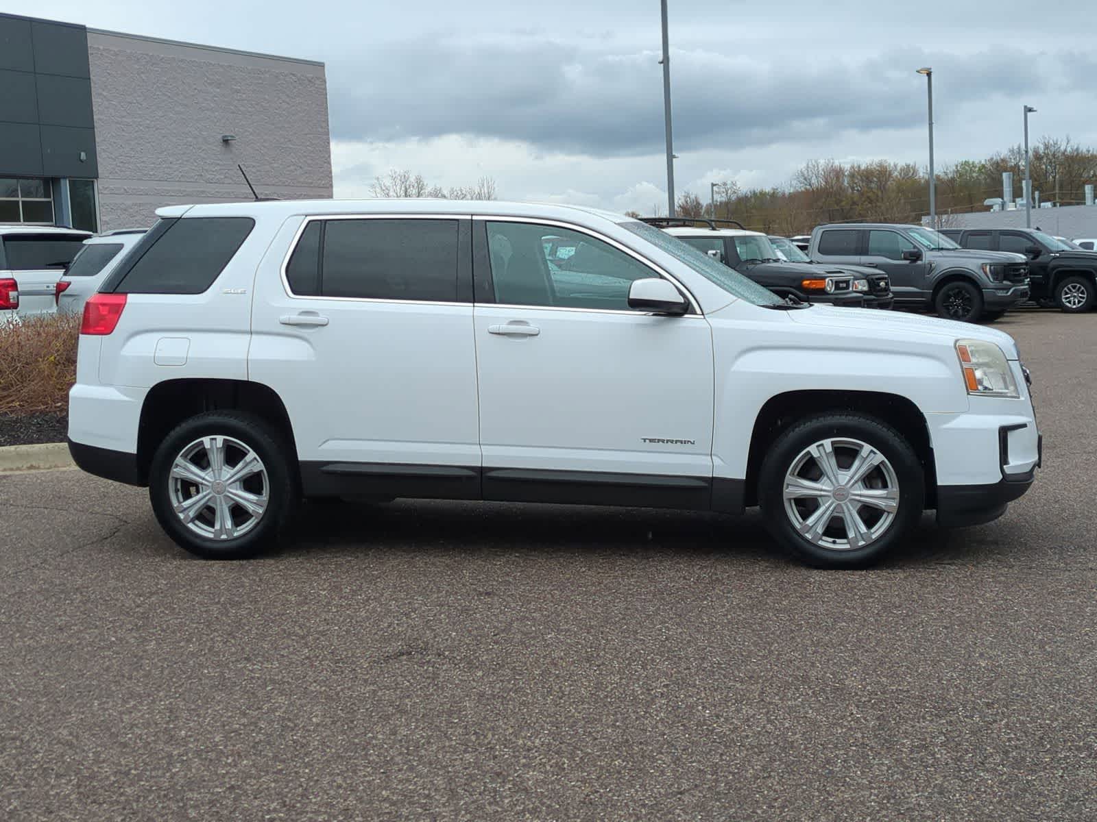 Thumbnail: 2017 GMC Terrain - 9
