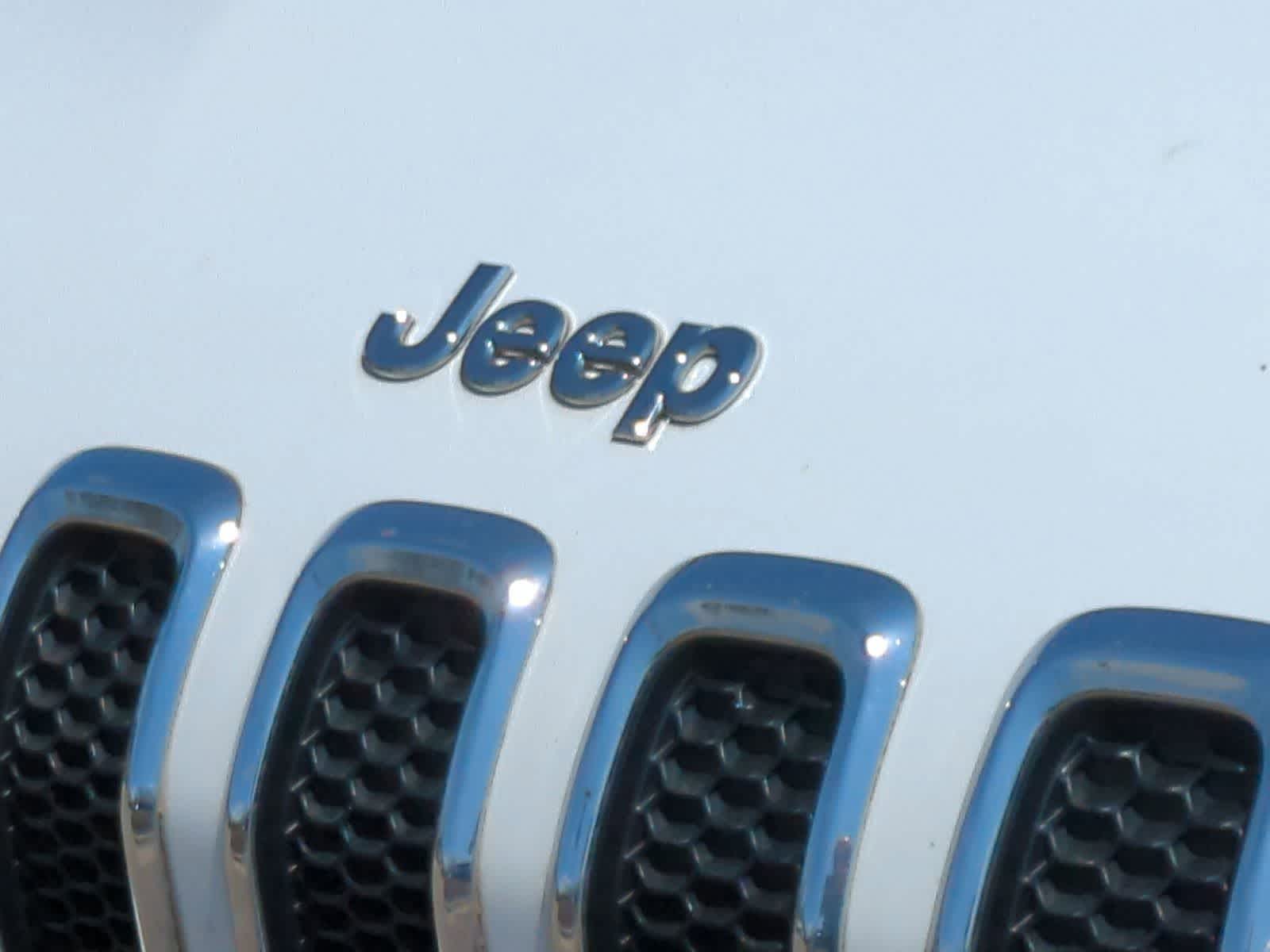 Thumbnail: 2018 Jeep Cherokee - 12