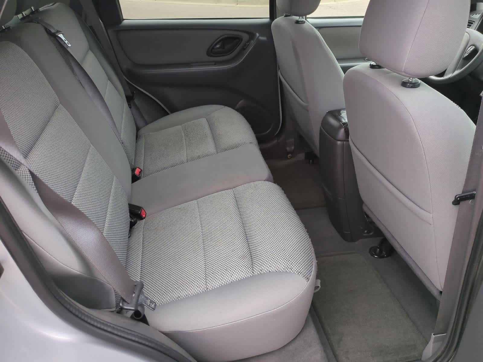 Thumbnail: 2005 Ford Escape - 20