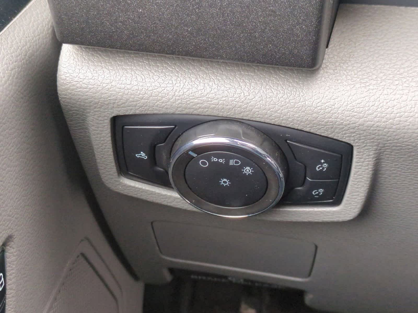 Thumbnail: 2022 Ford Econoline - 27