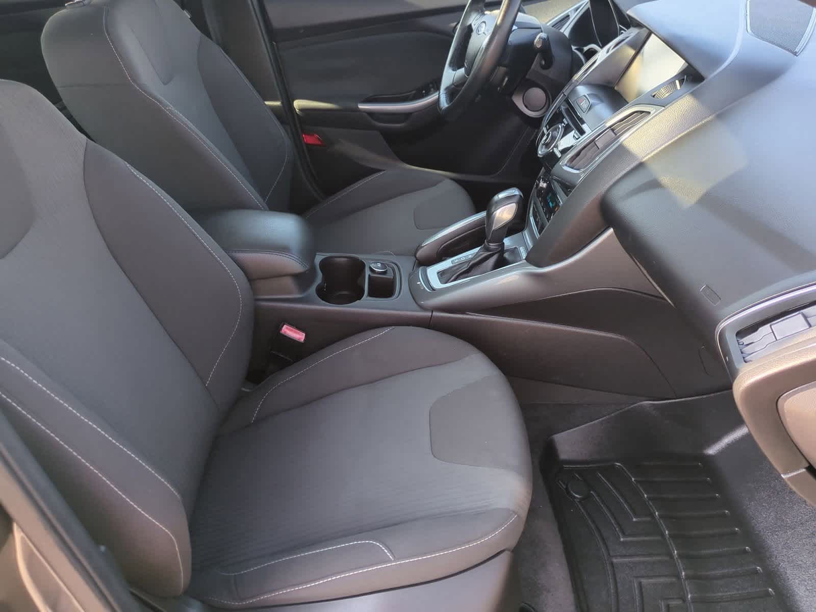 Thumbnail: 2012 Ford Focus - 23