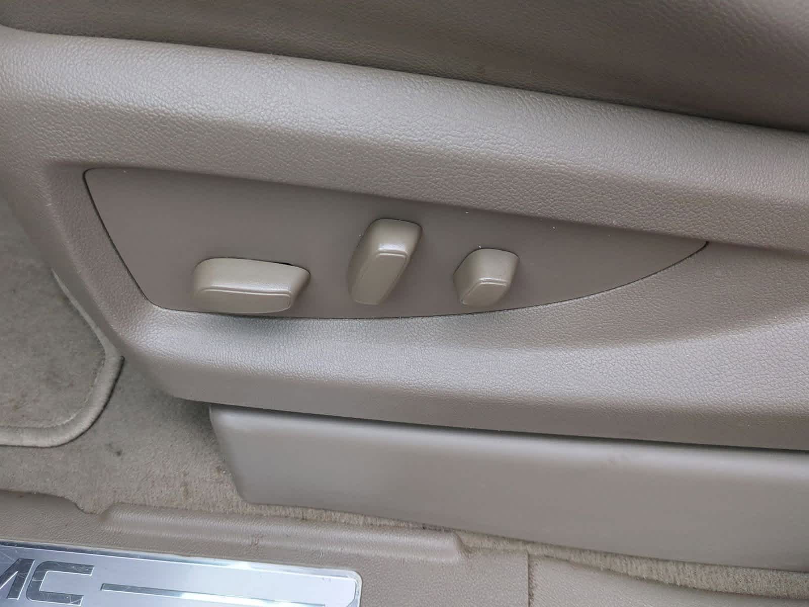 Thumbnail: 2020 GMC Yukon XL - 17