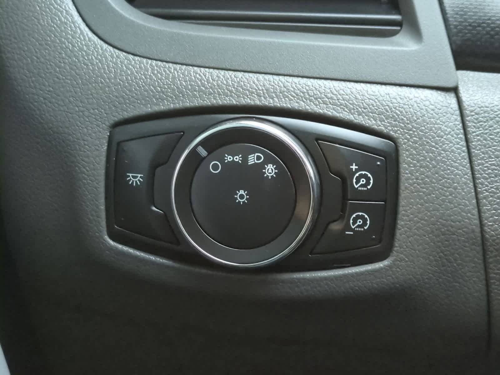 Thumbnail: 2013 Ford Edge - 29