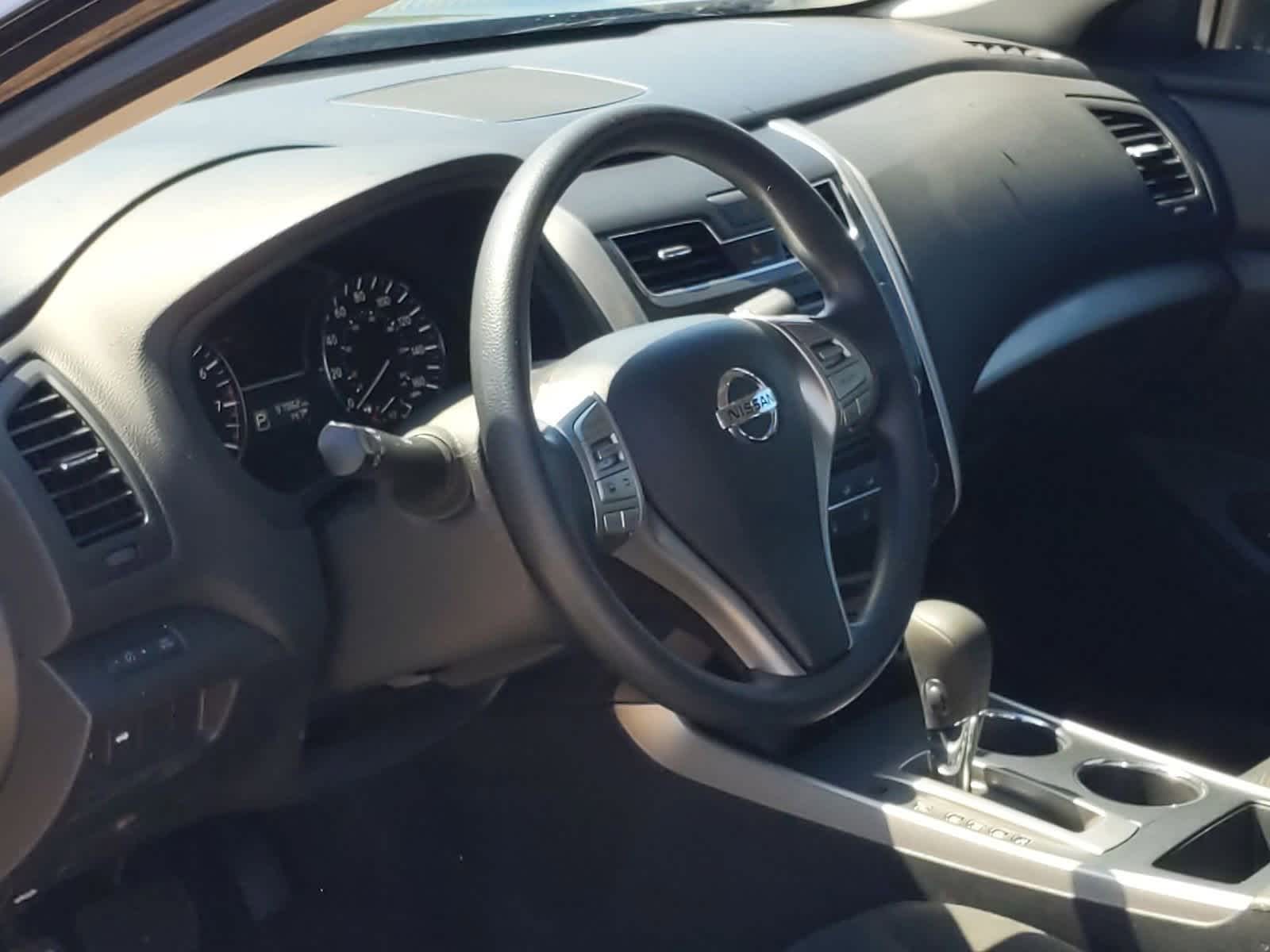 Thumbnail: 2015 Nissan Altima - 10