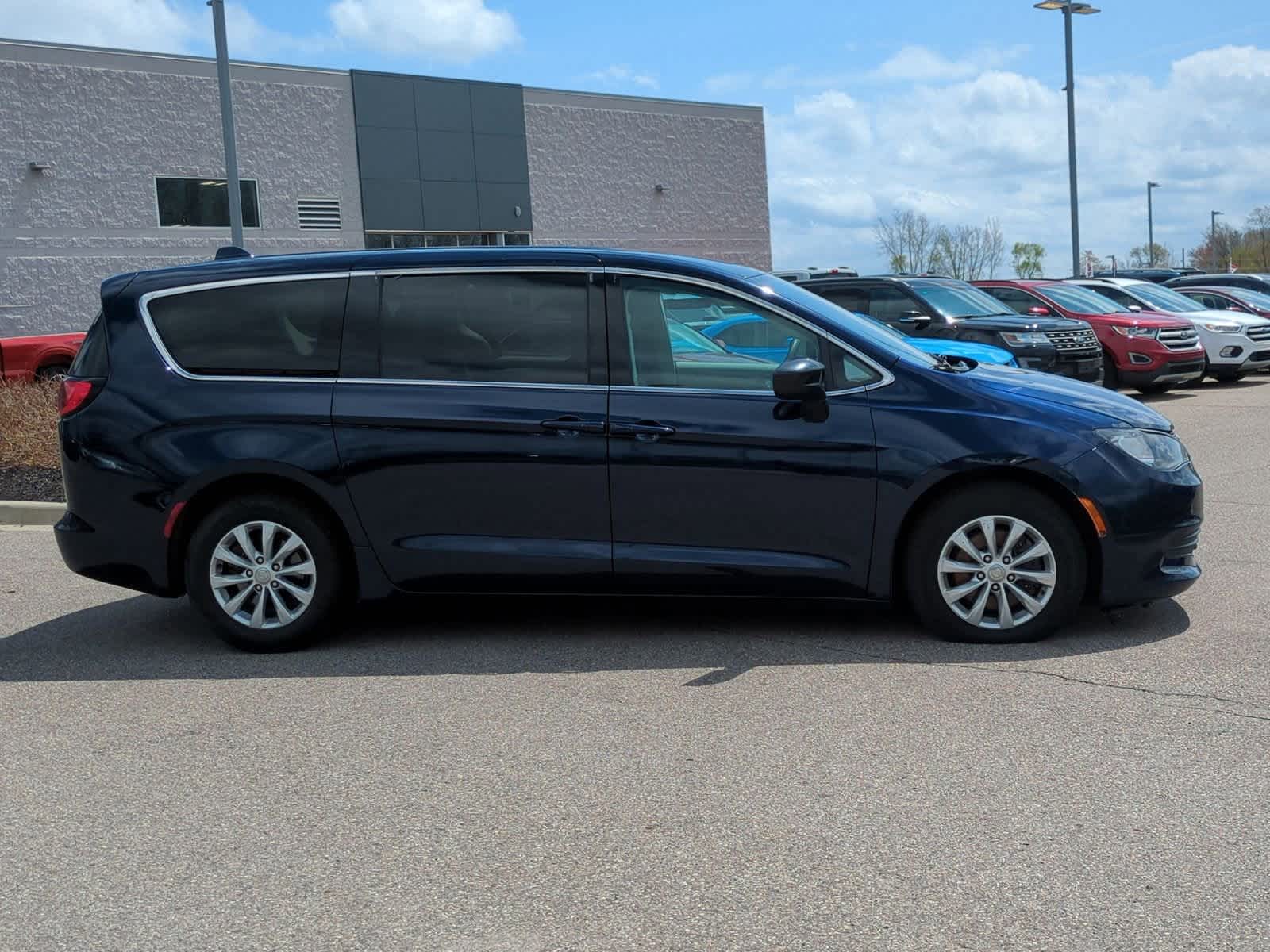2017 Chrysler Pacifica Touring 9