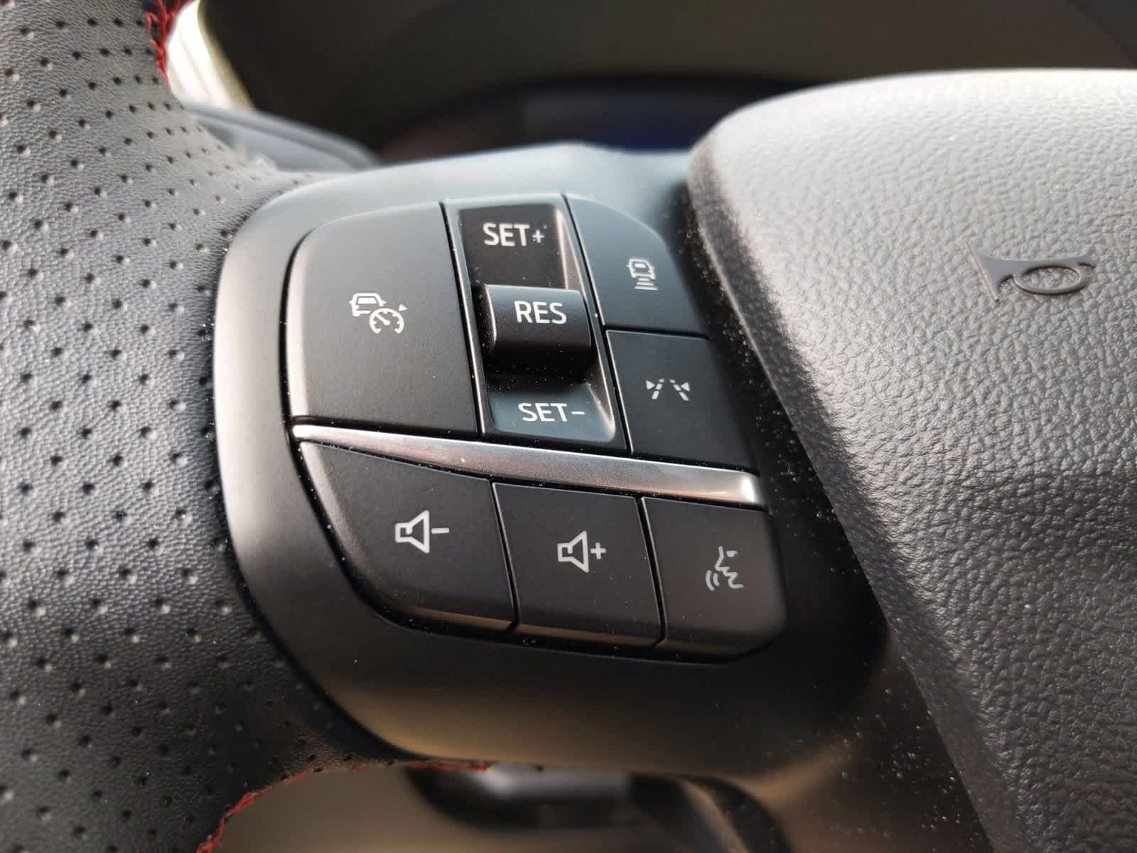 2025 Ford Escape ST-Line 23