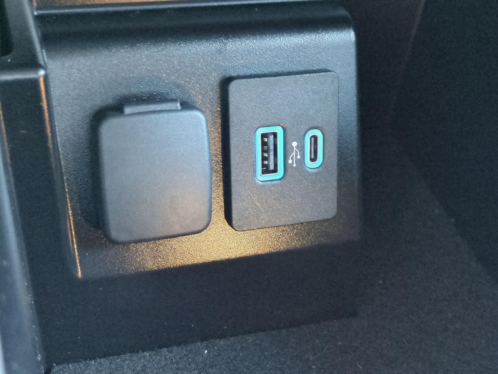 Thumbnail: 2022 Ford Explorer - 30