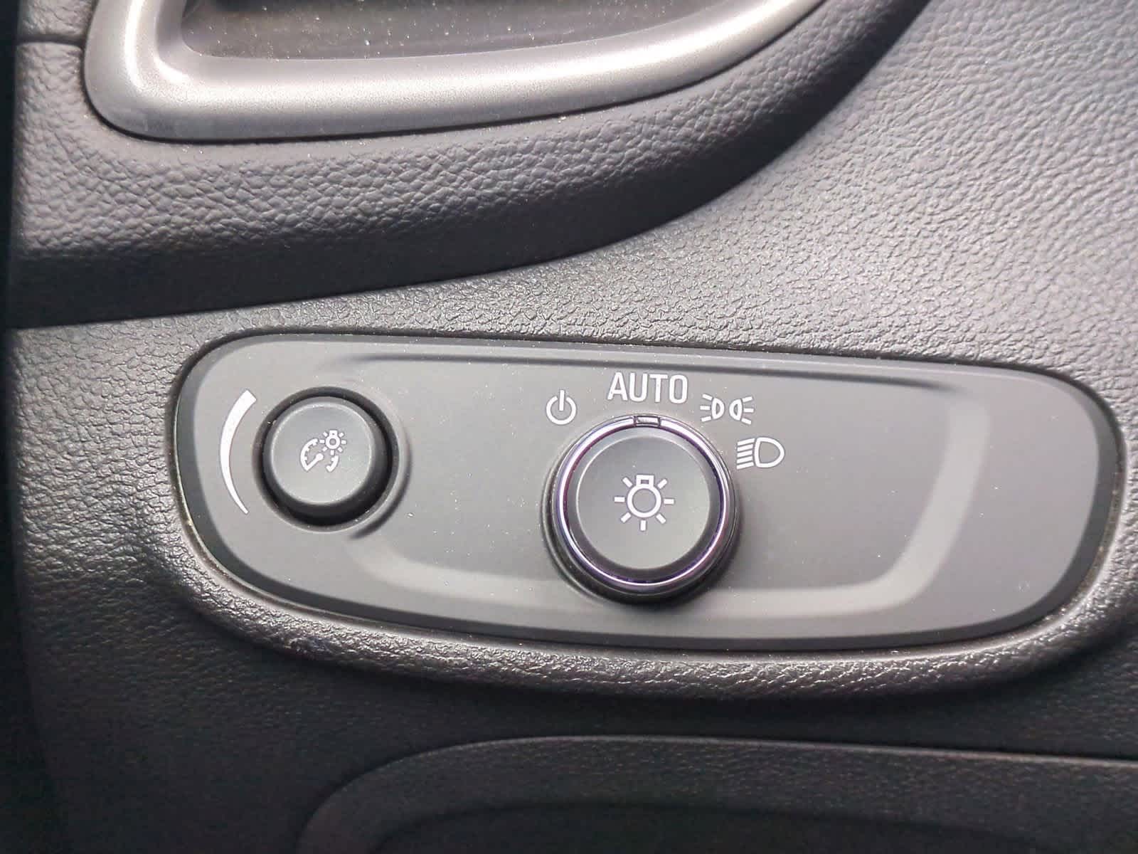 Thumbnail: 2020 Chevrolet Trax - 27