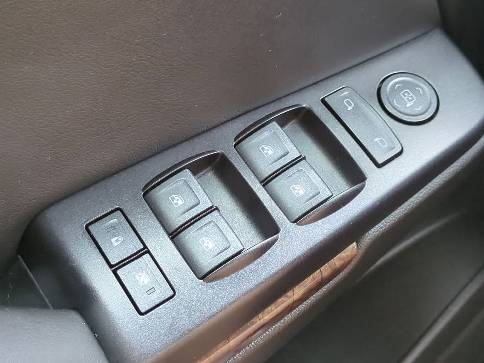 Thumbnail: 2018 Chevrolet Tahoe - 26