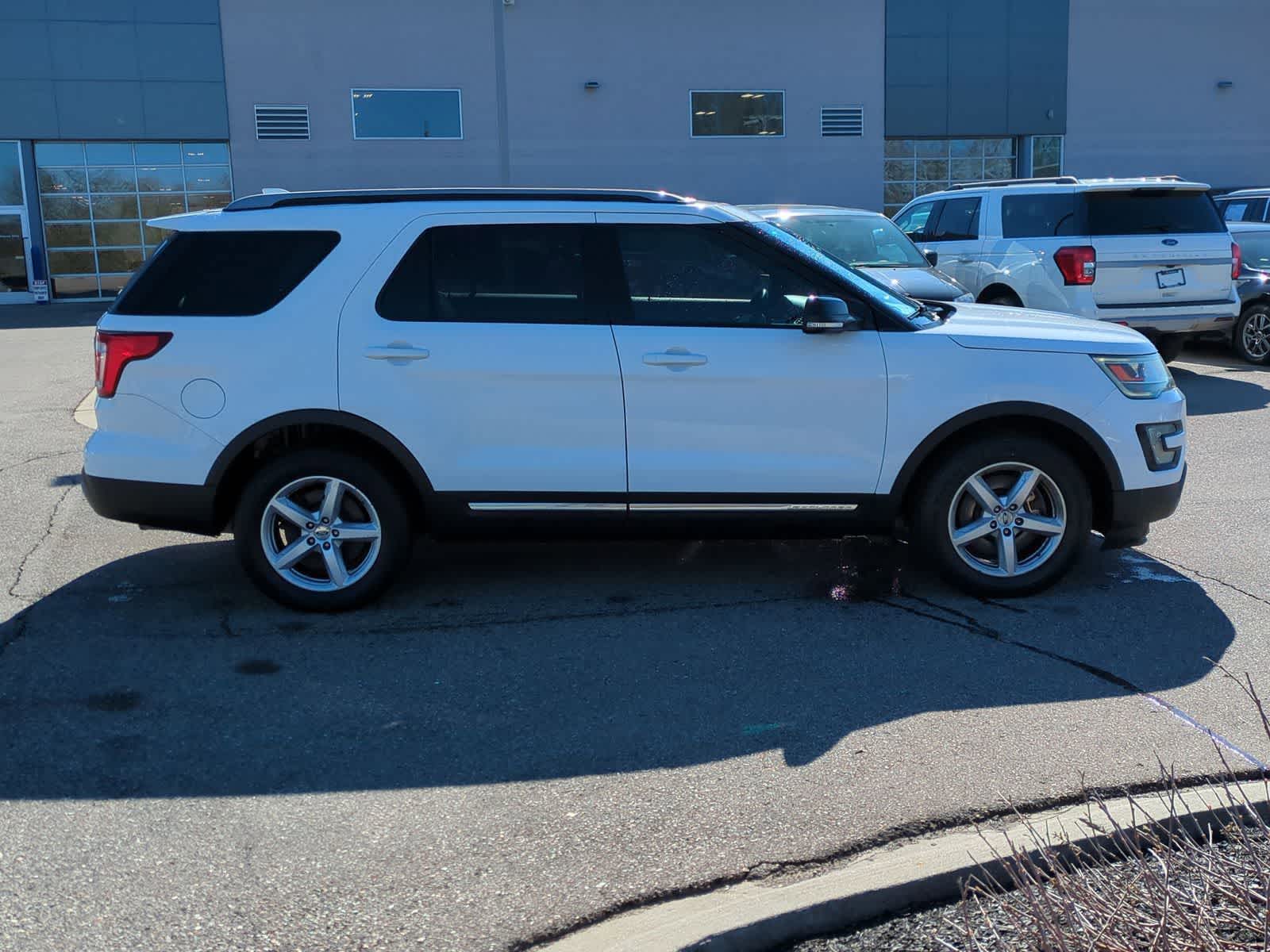 Thumbnail: 2017 Ford Explorer - 9