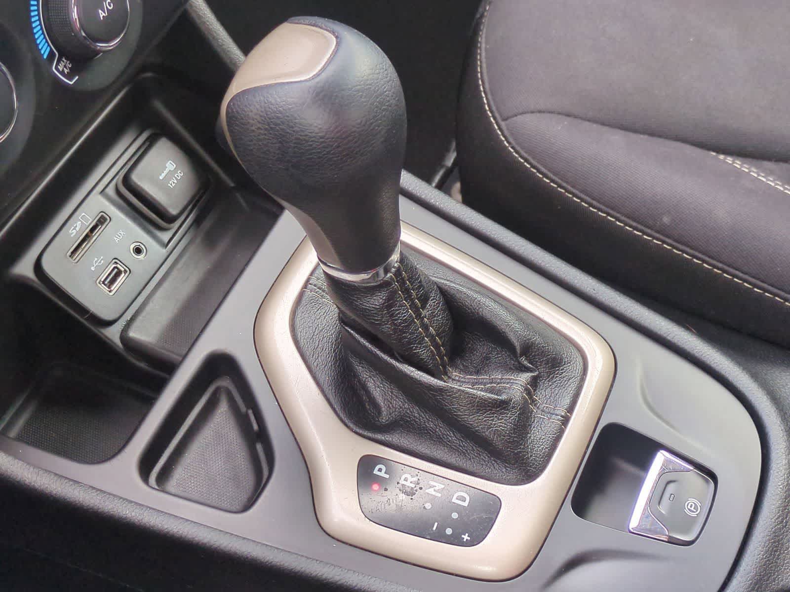 Thumbnail: 2014 Jeep Cherokee - 32
