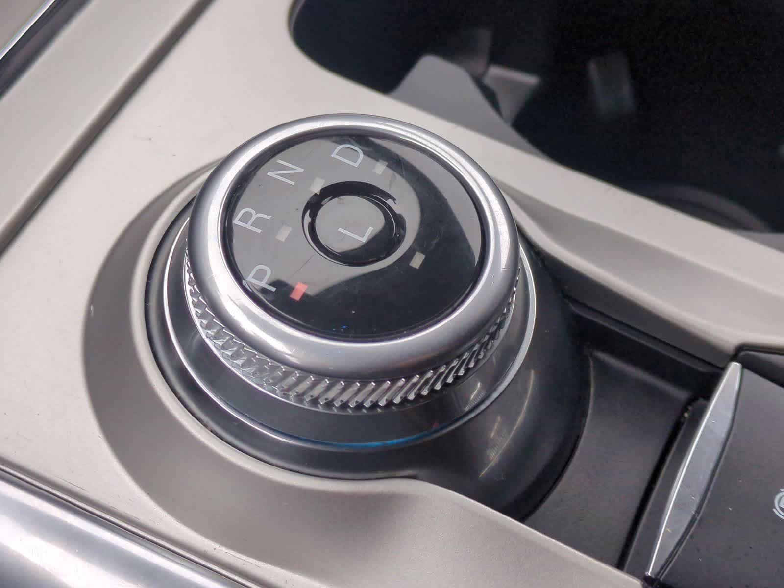 Thumbnail: 2022 Ford Explorer - 32