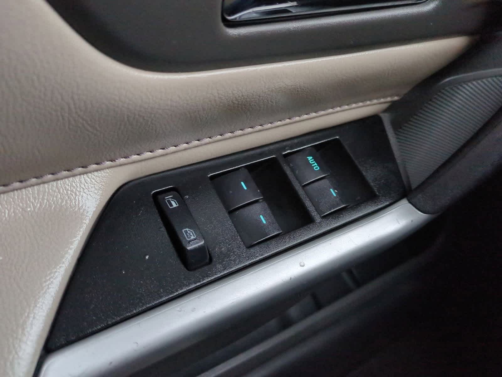 Thumbnail: 2013 Ford Edge - 28