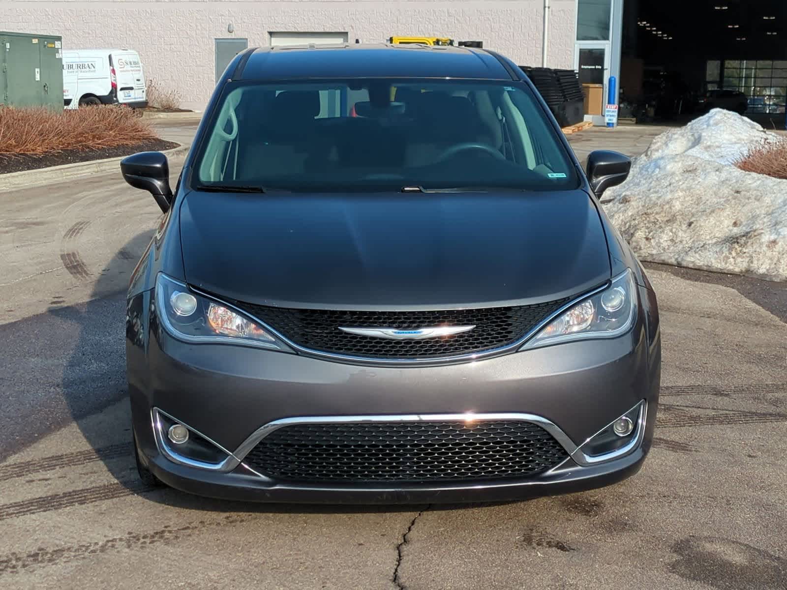 Thumbnail: 2018 Chrysler Pacifica - 3