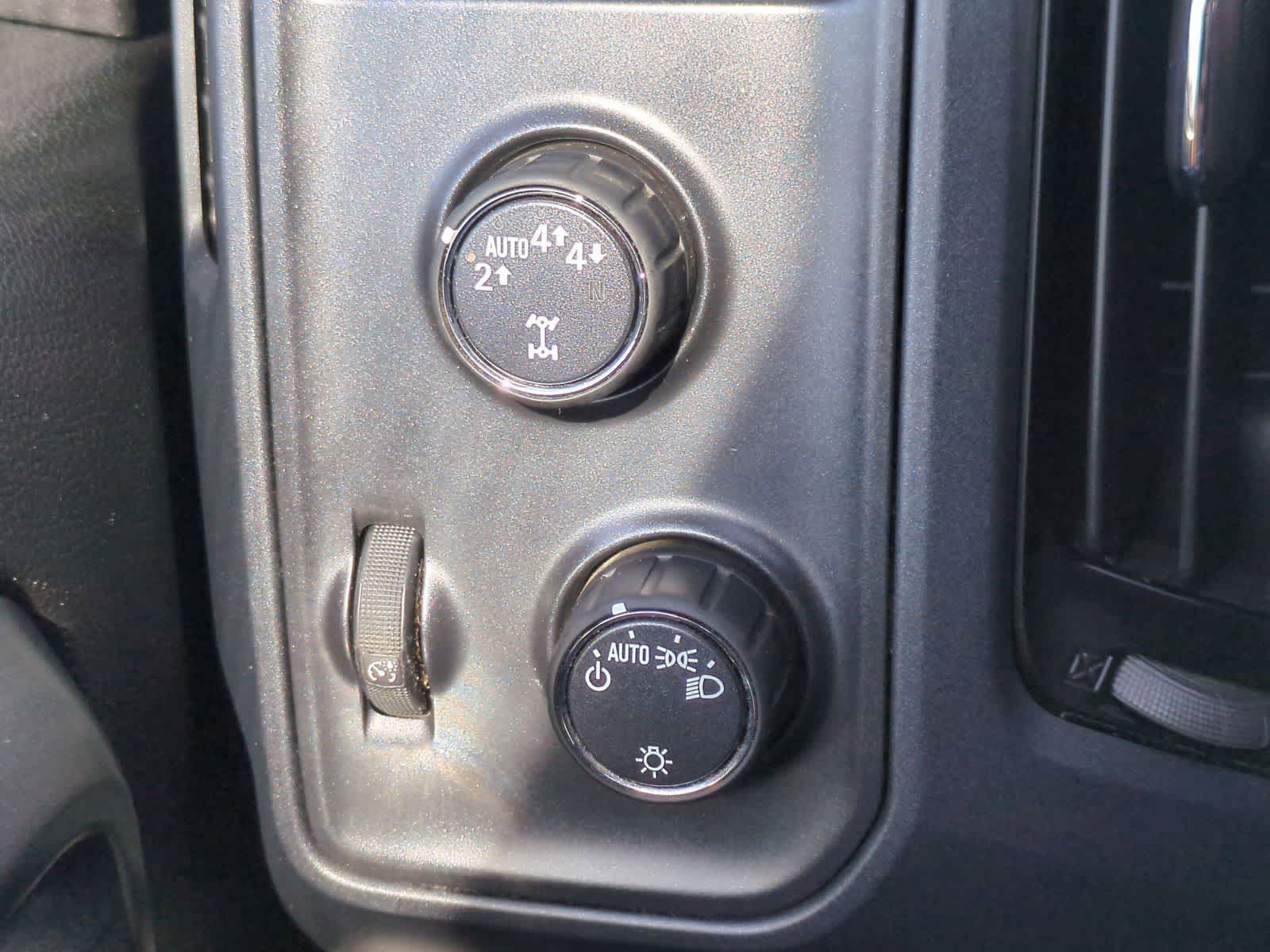 Thumbnail: 2018 Chevrolet Silverado 1500 - 25