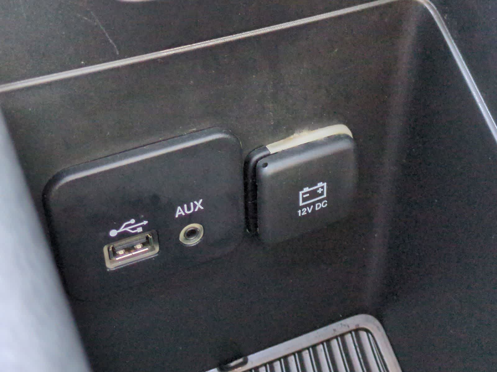 Thumbnail: 2016 Chrysler 200 - 33