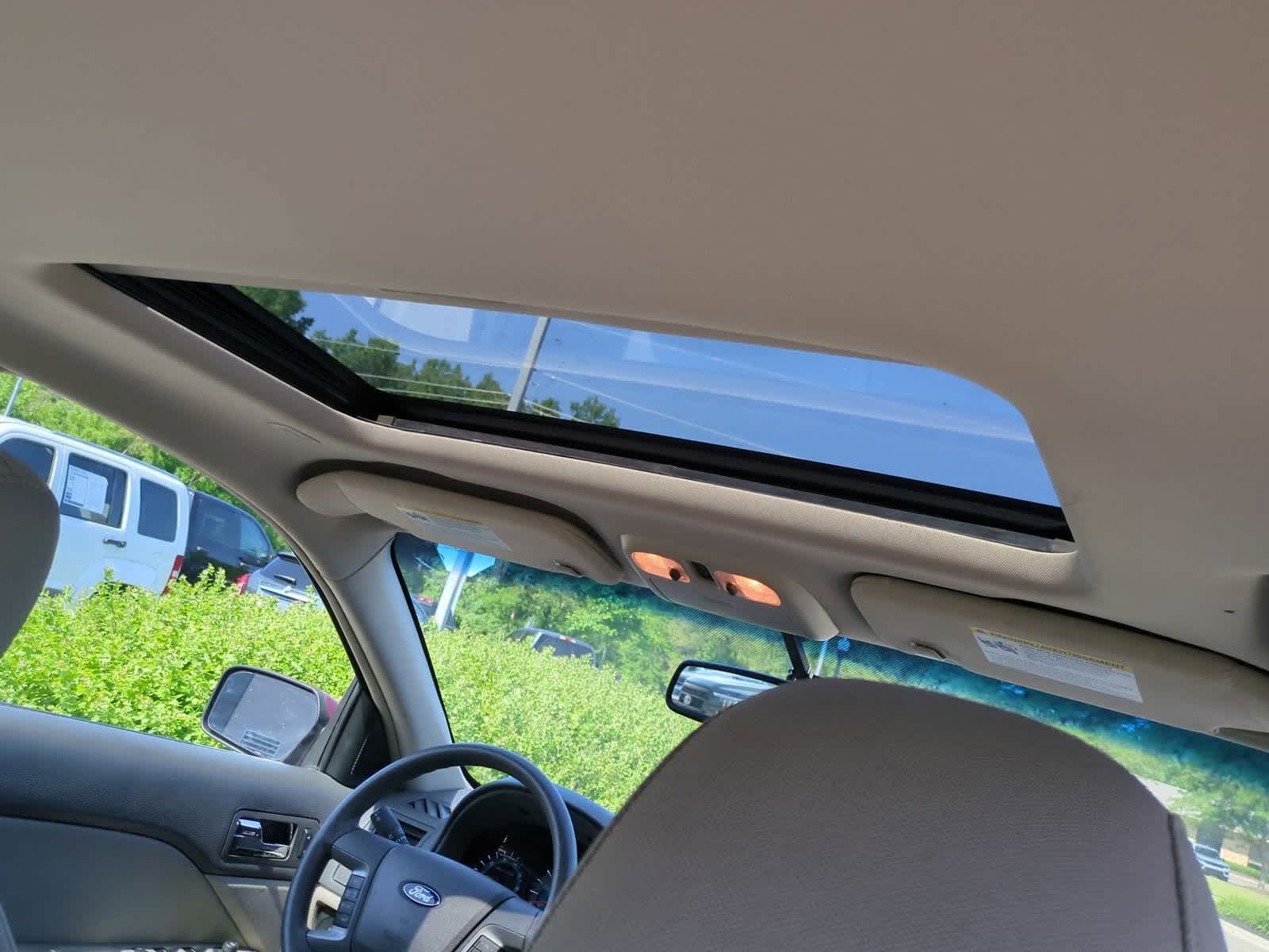 Thumbnail: 2010 Ford Fusion - 22