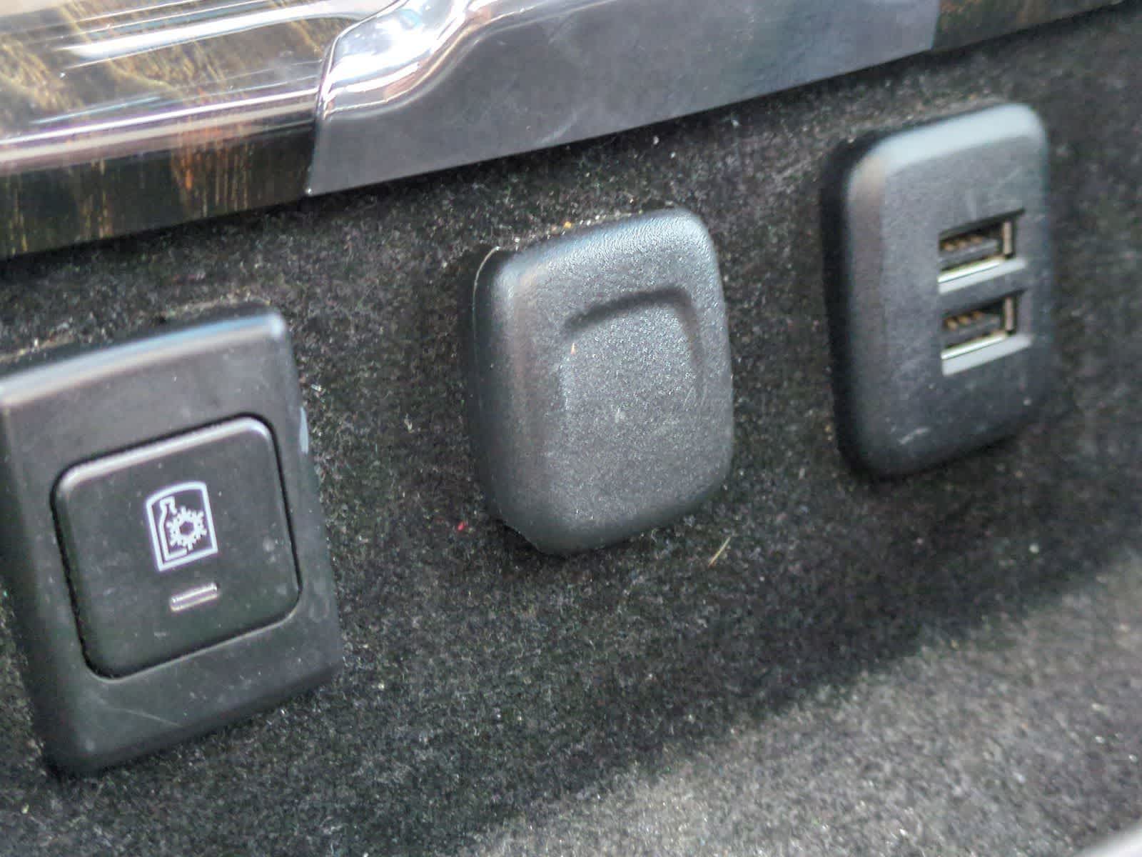 Thumbnail: 2015 Cadillac Escalade - 33