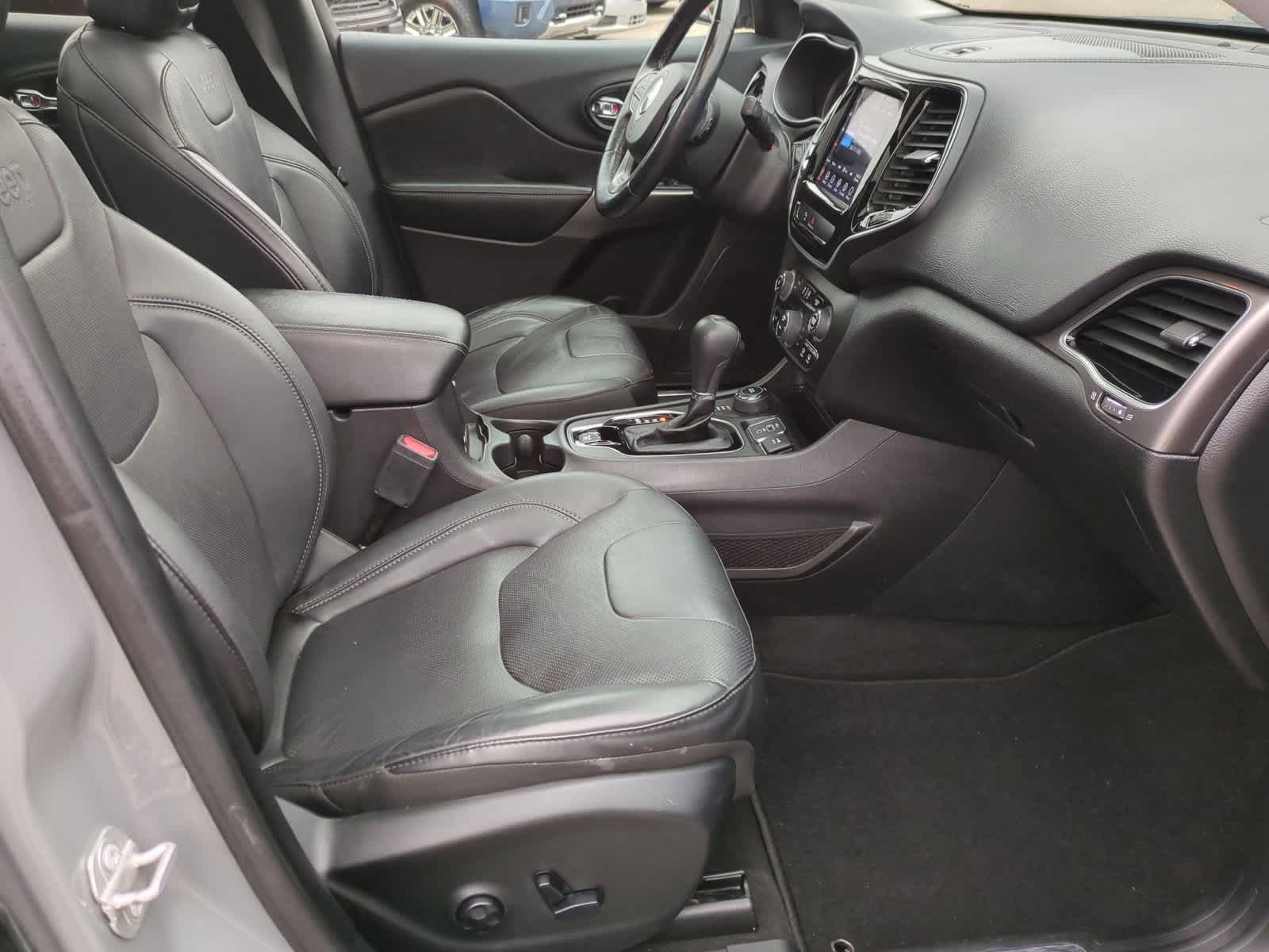 Thumbnail: 2020 Jeep Cherokee - 23