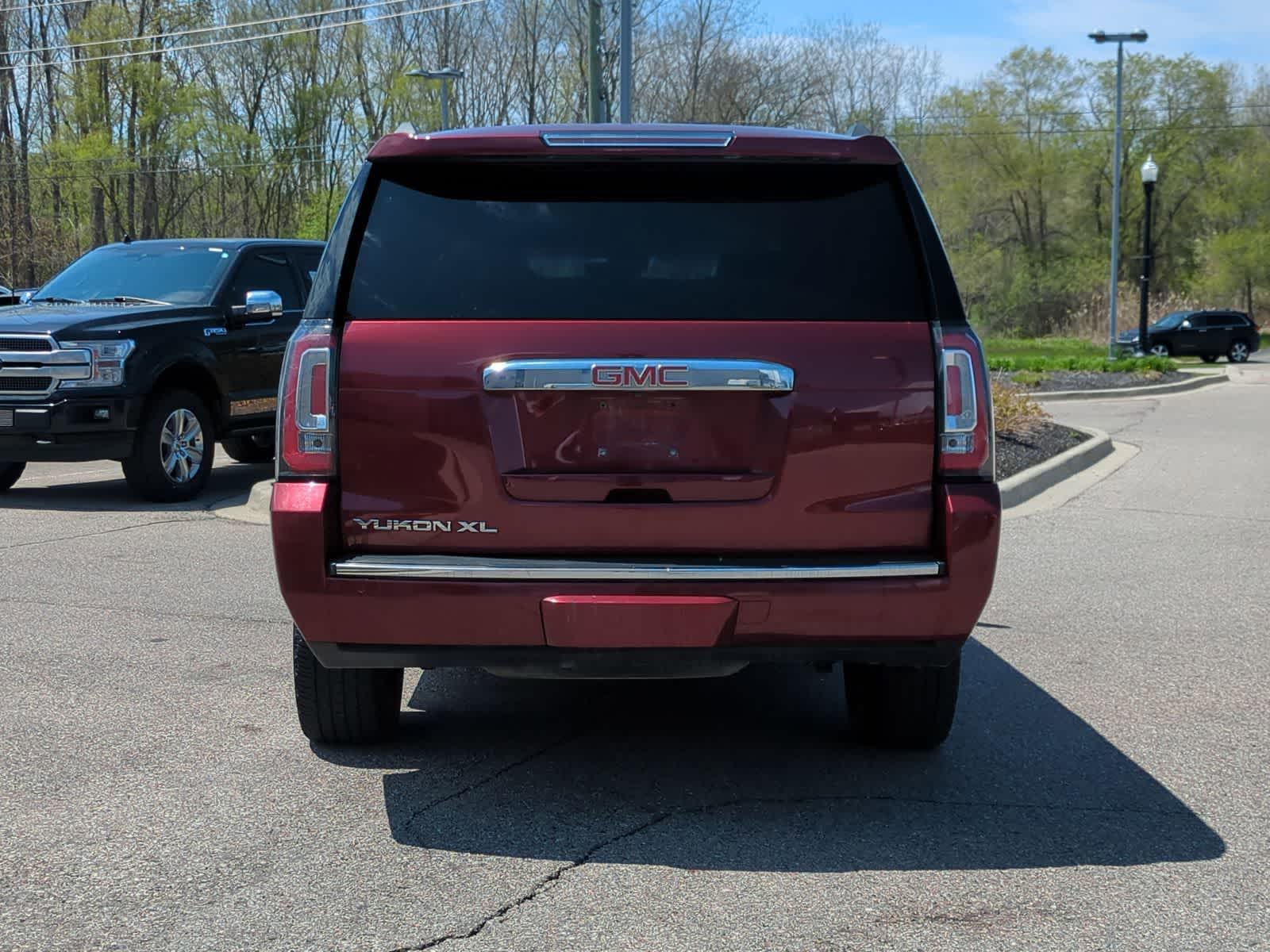 Thumbnail: 2019 GMC Yukon XL - 7