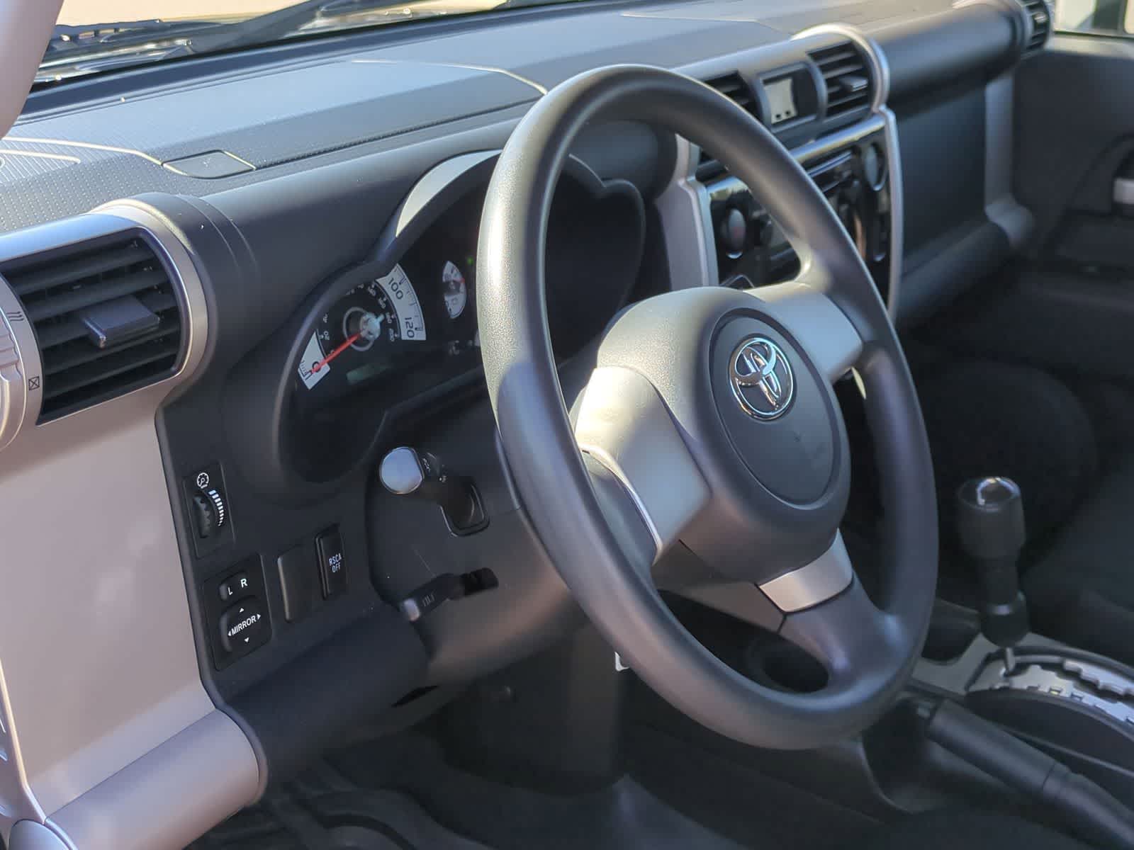 Thumbnail: 2010 Toyota FJ Cruiser - 10