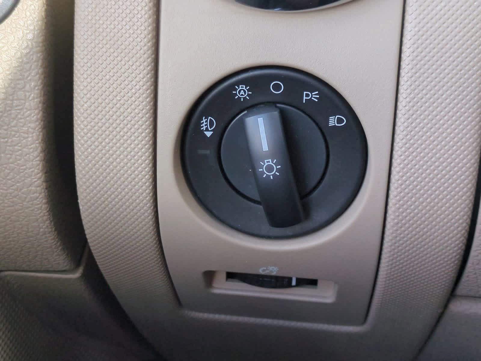Thumbnail: 2008 Ford Explorer - 28