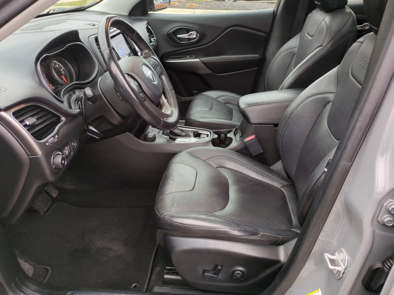 Thumbnail: 2020 Jeep Cherokee - 16