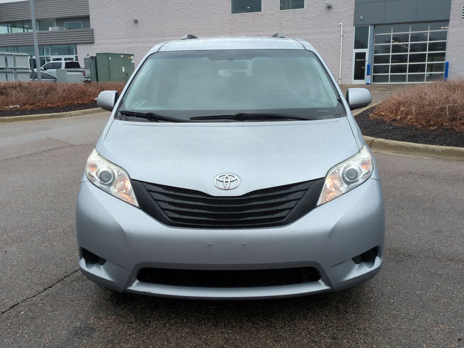 Thumbnail: 2016 Toyota Sienna - 3