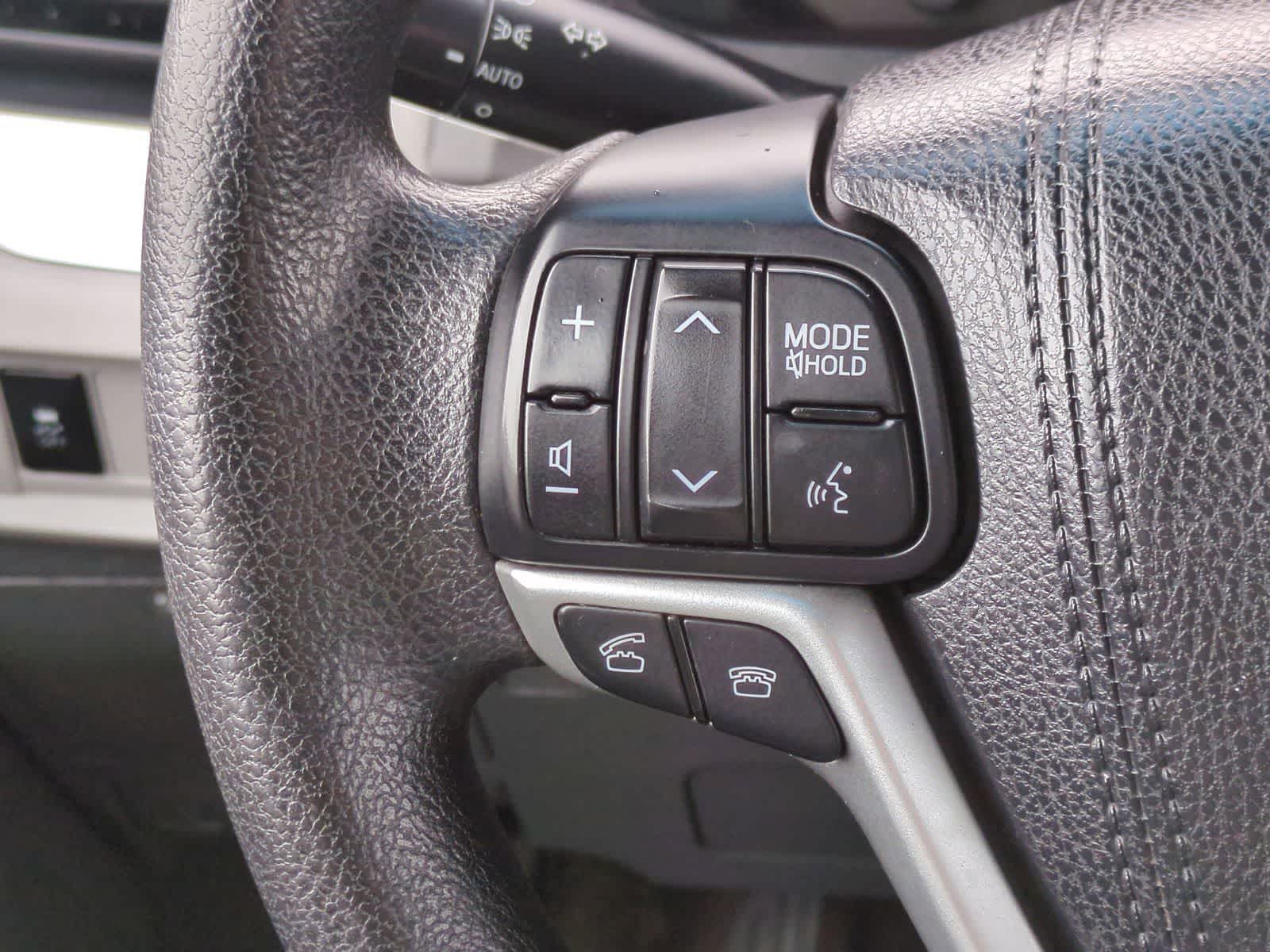 Thumbnail: 2016 Toyota Sienna - 23