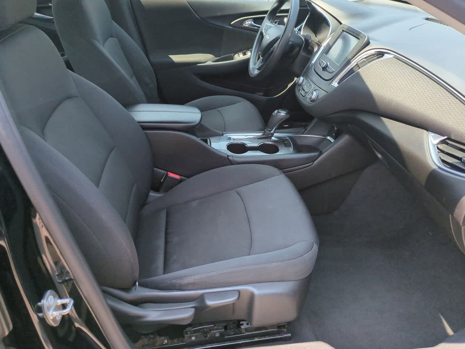 Thumbnail: 2016 Chevrolet Malibu - 21