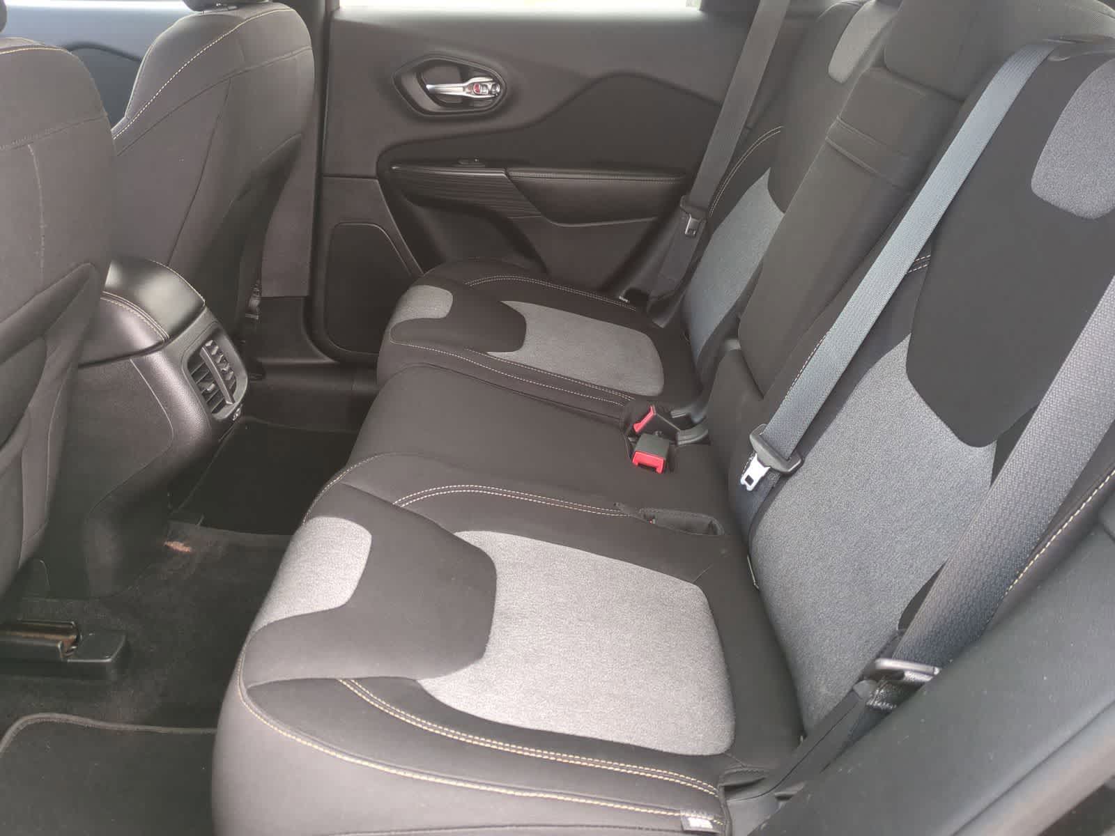 Thumbnail: 2014 Jeep Cherokee - 19