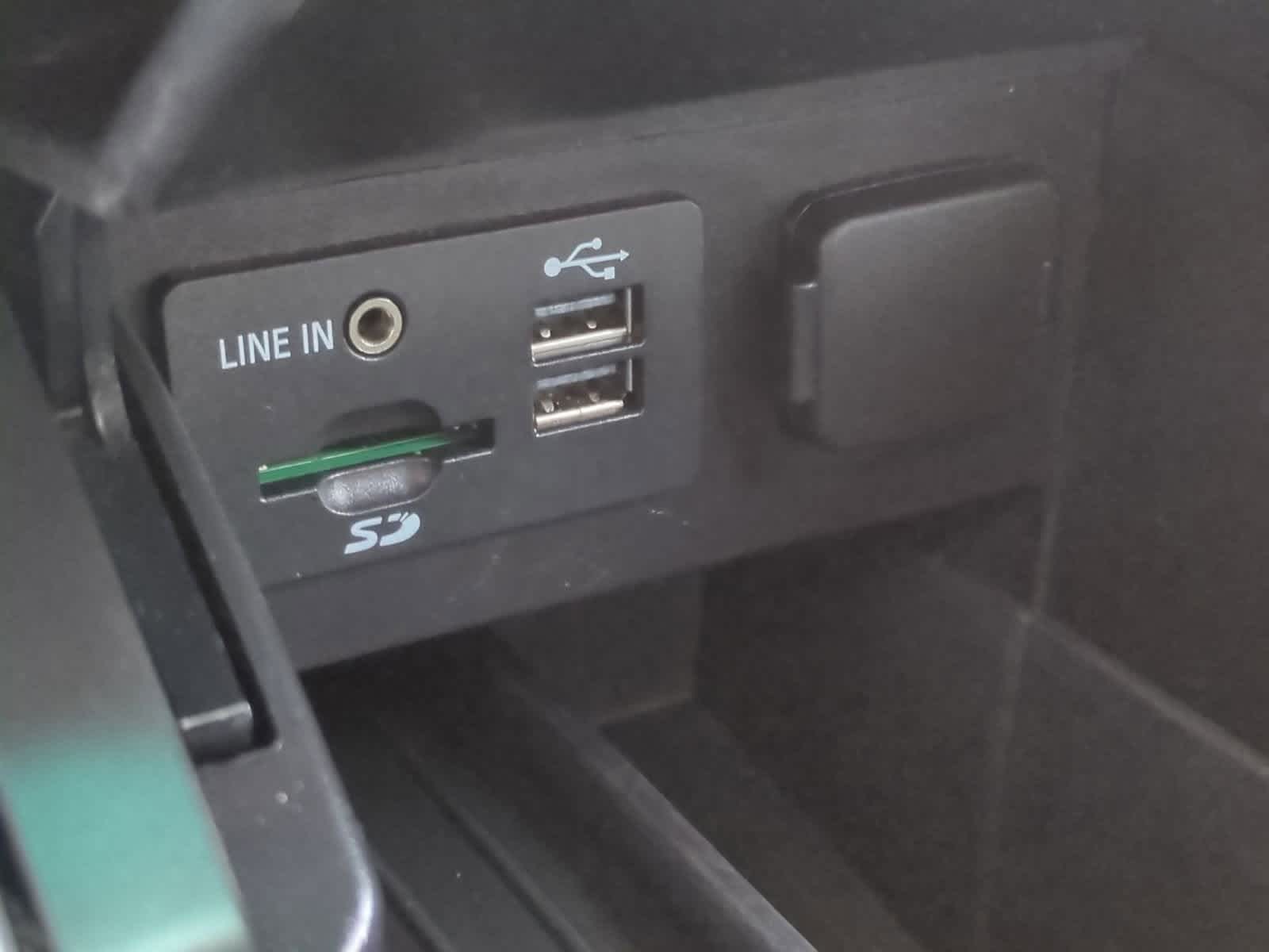 Thumbnail: 2015 Ford Explorer - 33