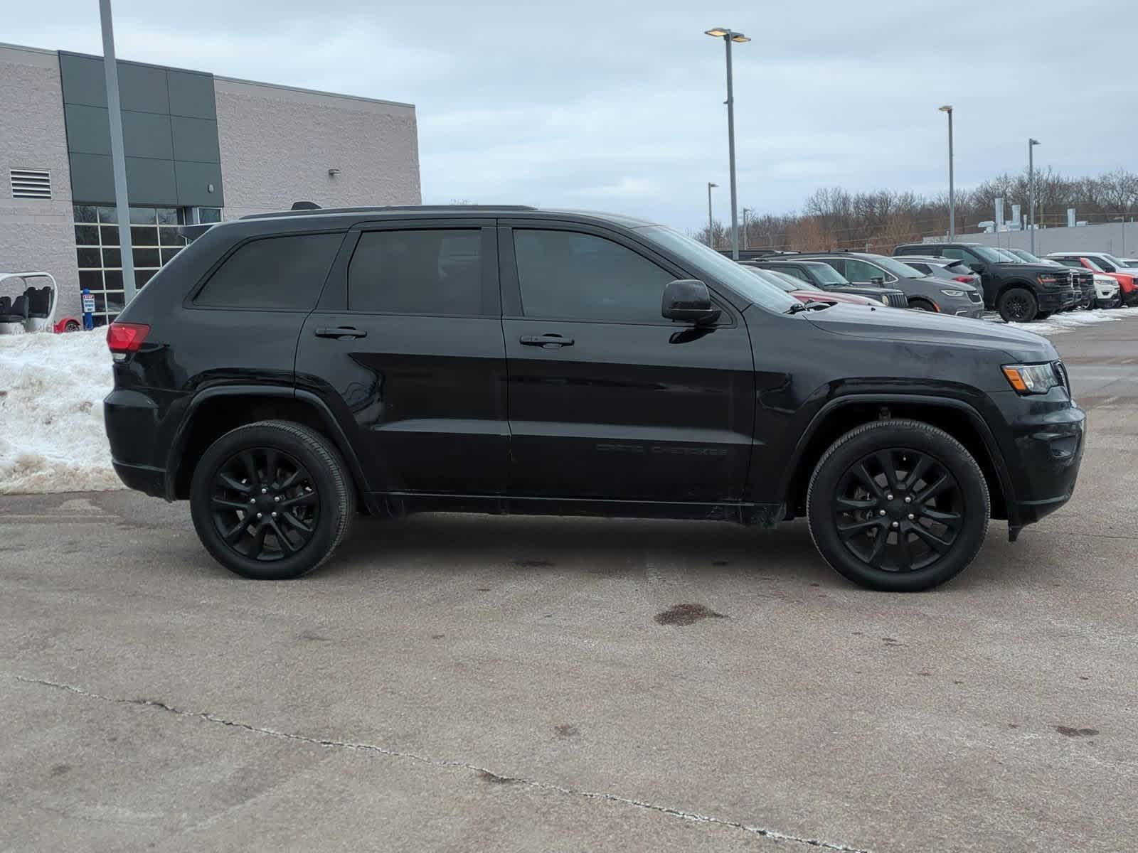 Thumbnail: 2020 Jeep Grand Cherokee - 9