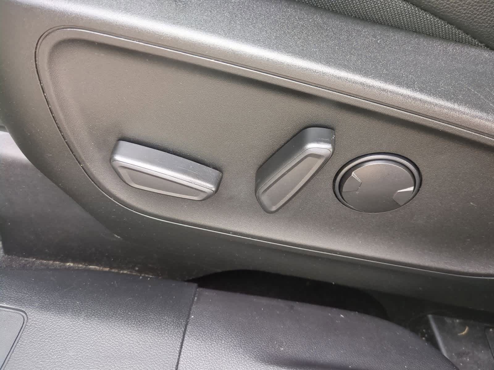 Thumbnail: 2022 Ford Escape - 17